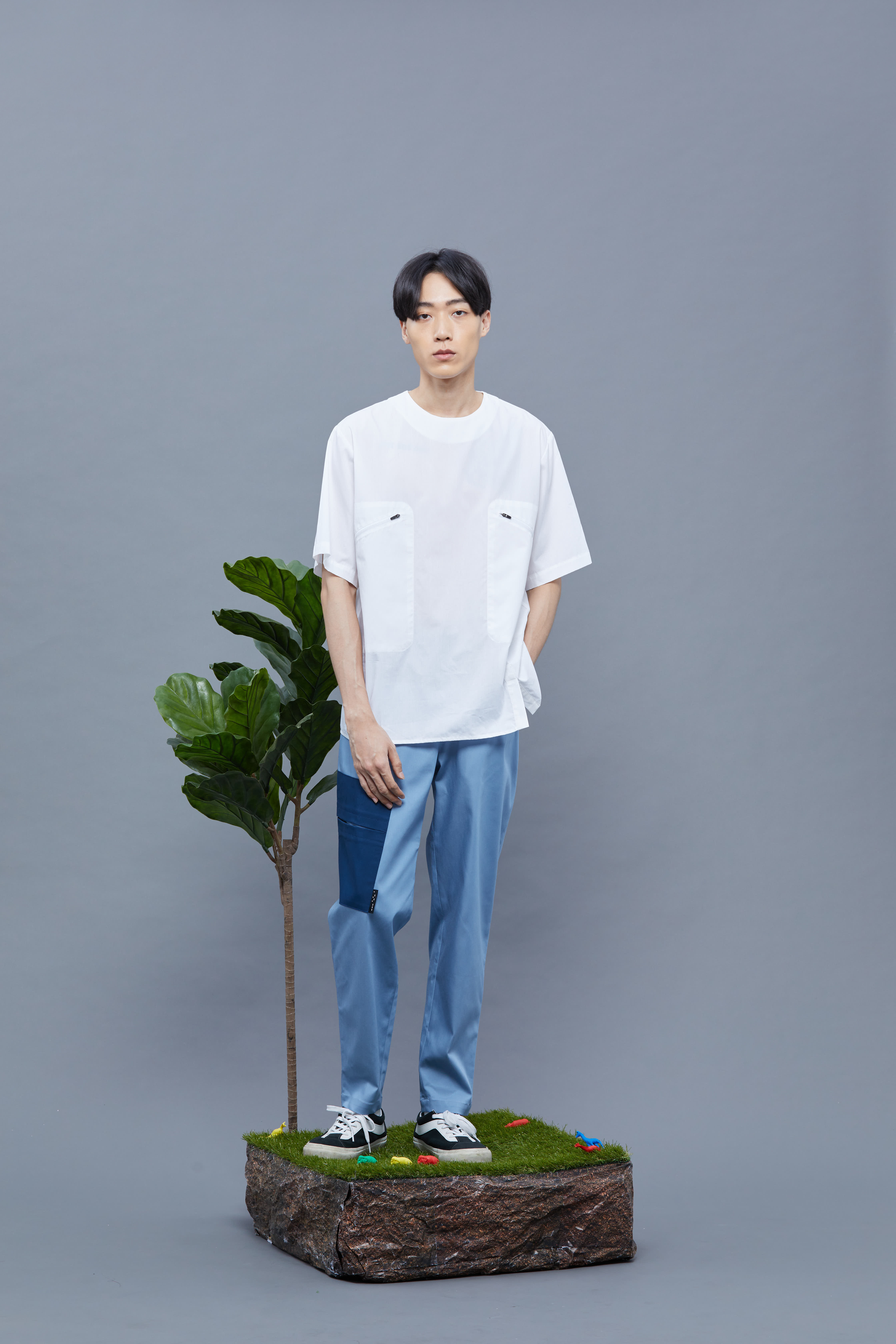 四面彈大貼袋抽繩長褲 - 亮藍