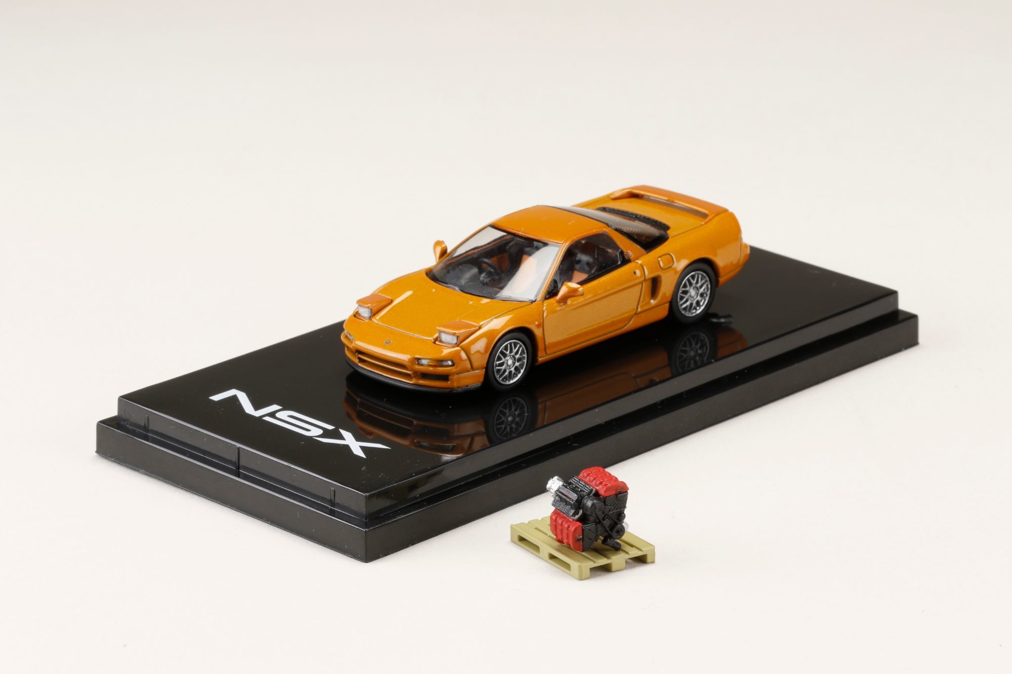 1/64  HOBBY JAPAN Honda NSX (NA2) 1997 Type S ZERO With Engine Display Model Orange Pearl (HJ642006SP)