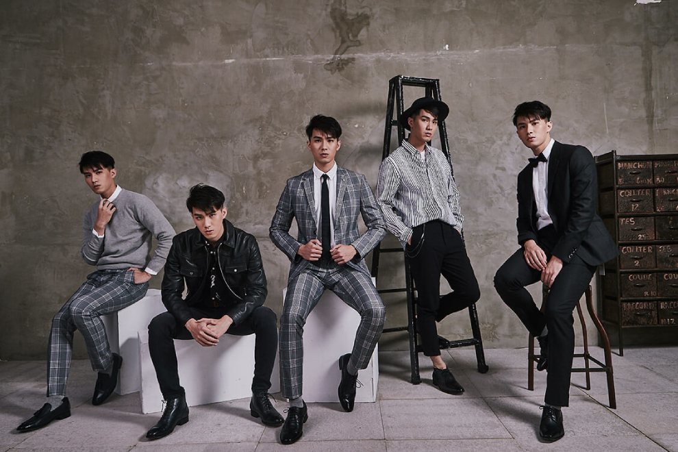 牛津鞋 經典黑色3/4雕花鋸齒翼紋牛津鞋休閒、正式、雅痞、商務打扮穿搭範例