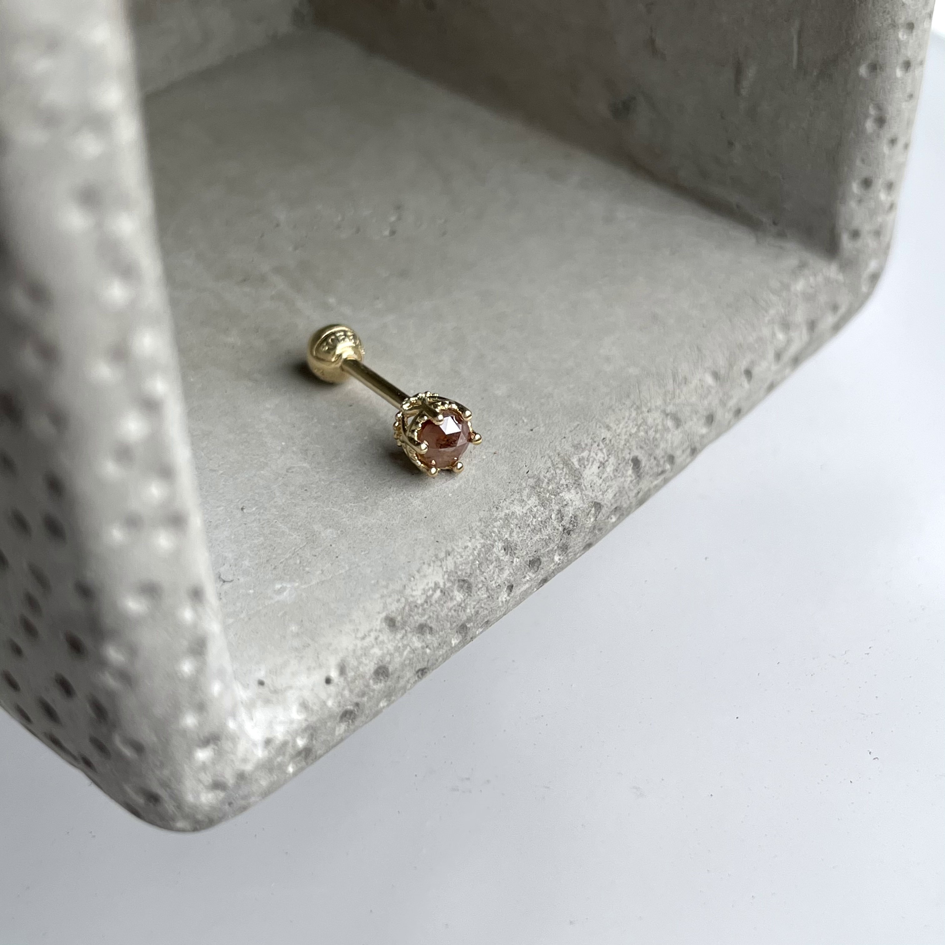 14K側簍空皇冠棕鑽原礦轉珠耳環