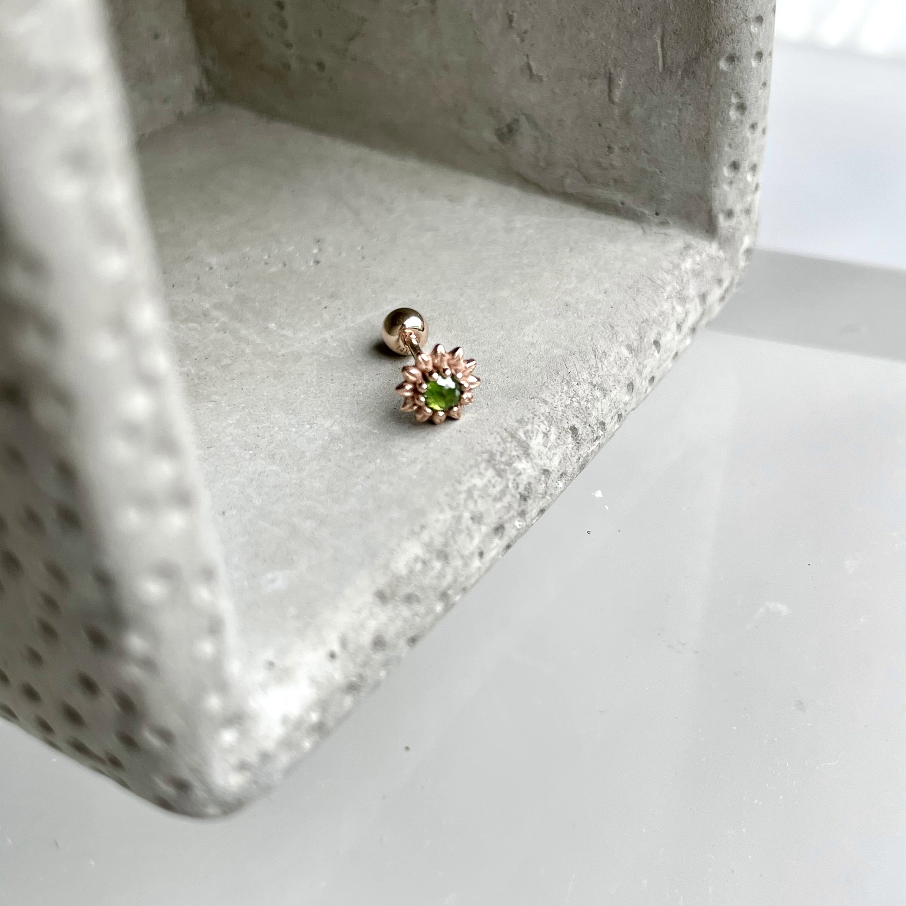 14K向日葵綠鑽原礦轉珠耳環