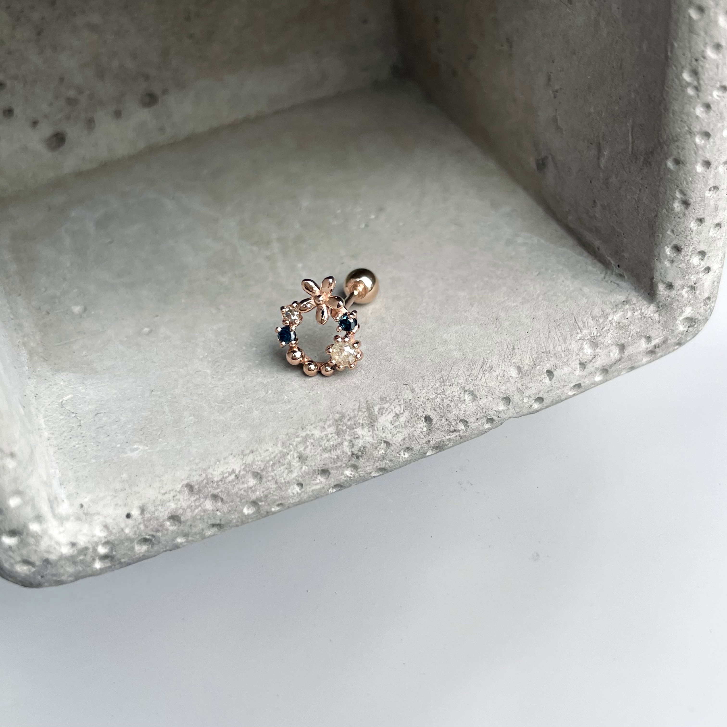 14K乾燥花圈藍灰鑽轉珠耳環