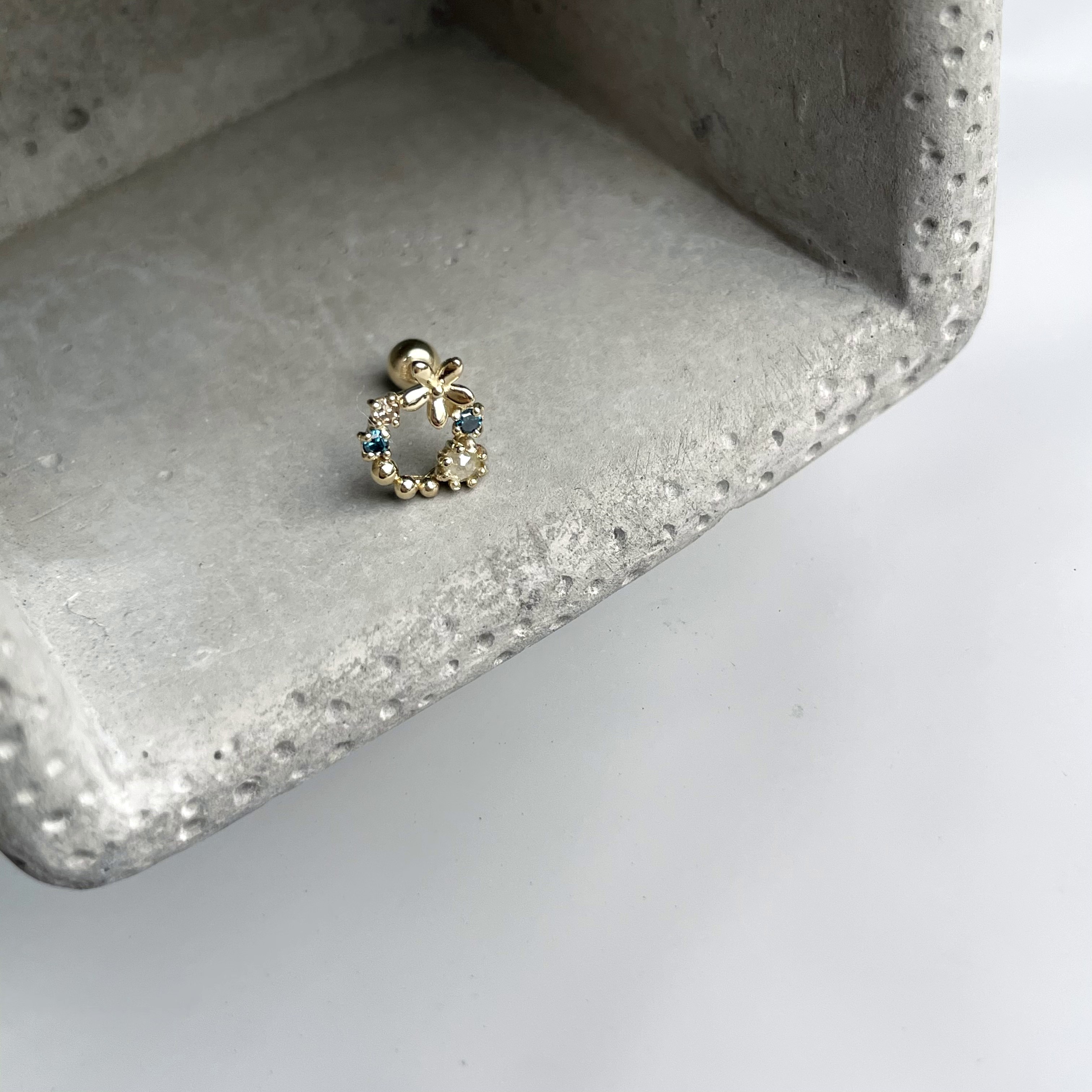 14K乾燥花圈藍灰鑽轉珠耳環