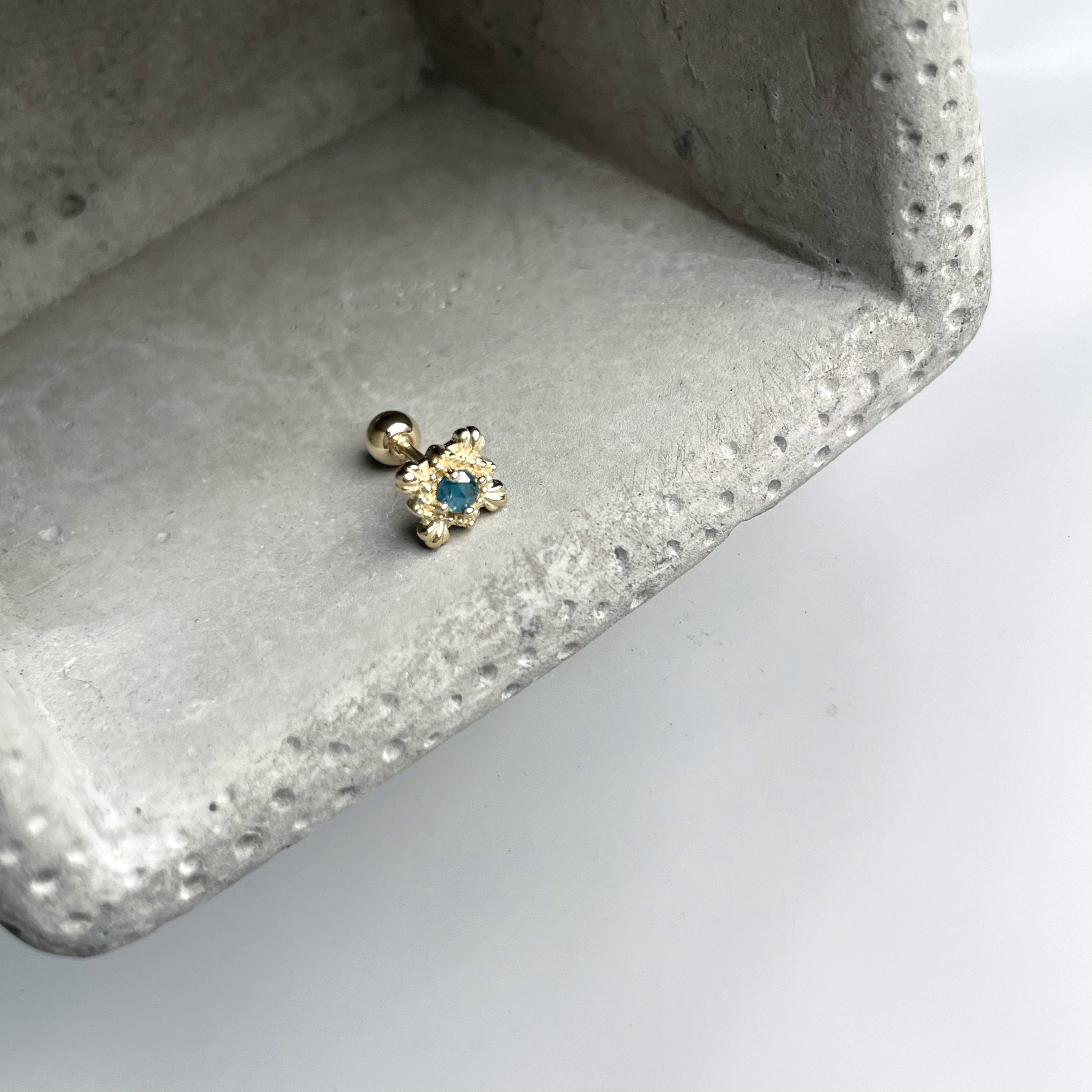 14K歐風方形藍鑽原礦轉珠耳環