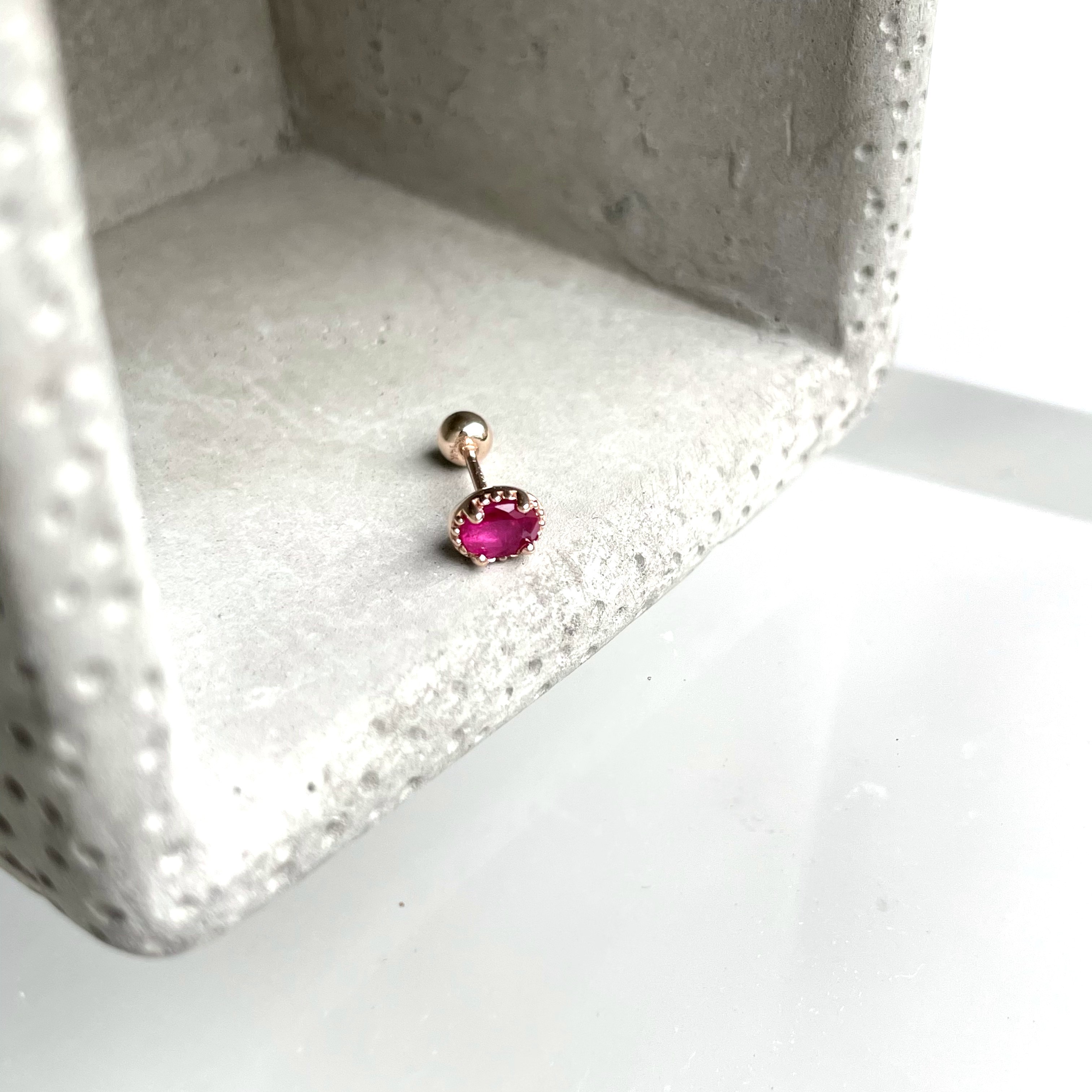 14K復古四爪橢圓紅寶轉珠耳環