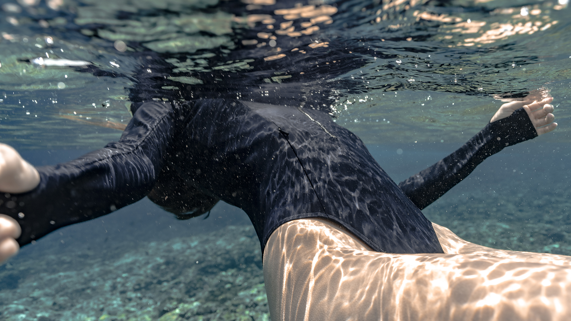 COOCEAN ECONYL® 海廢再生防曬高衩連身泳衣 黑