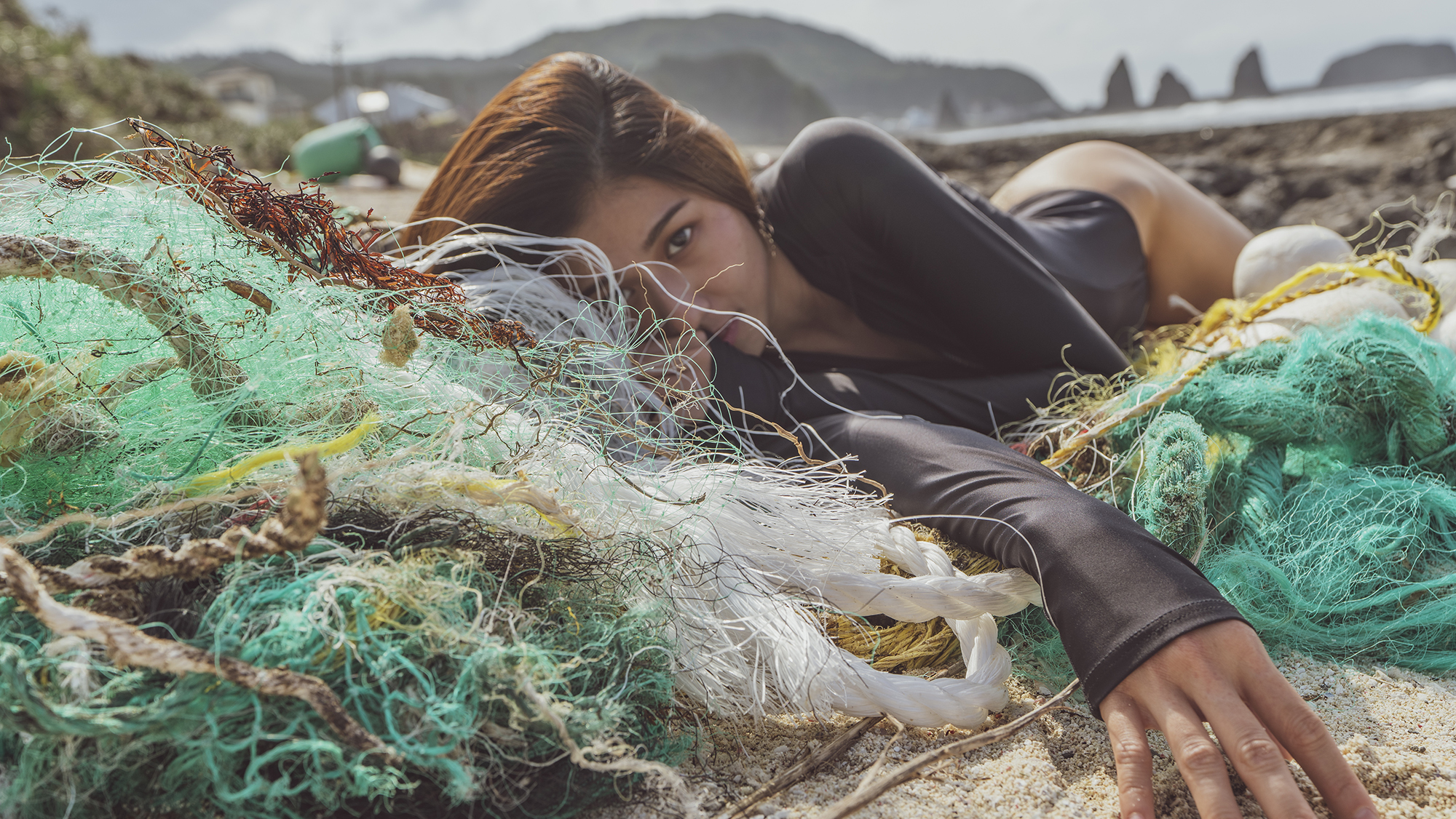 COOCEAN ECONYL® 海廢再生防曬高衩連身泳衣 黑