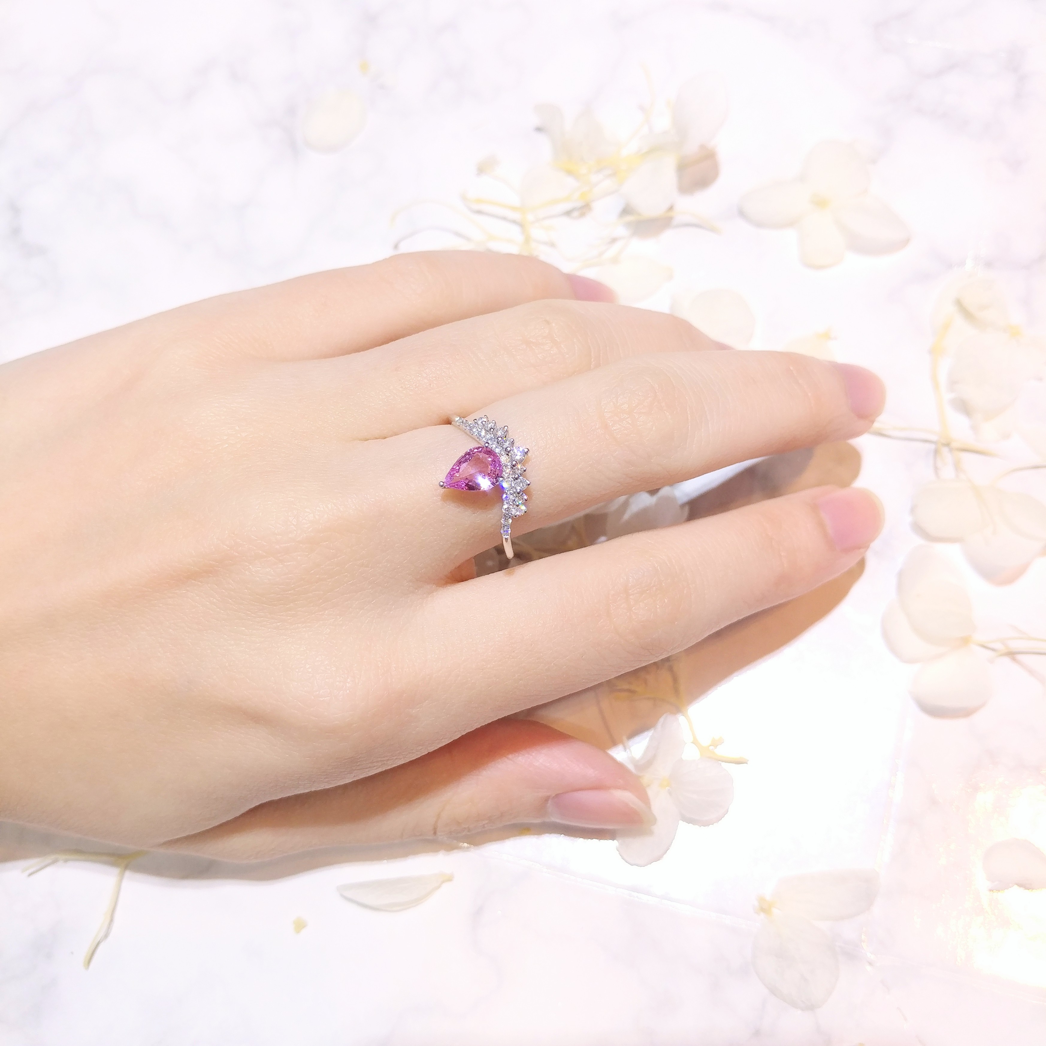 18K White Gold 0.61ct Sapphire and Diamond Ring