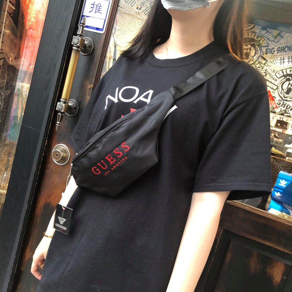 Guess 黑色 側背 刺繡紅字LOGO 腰包