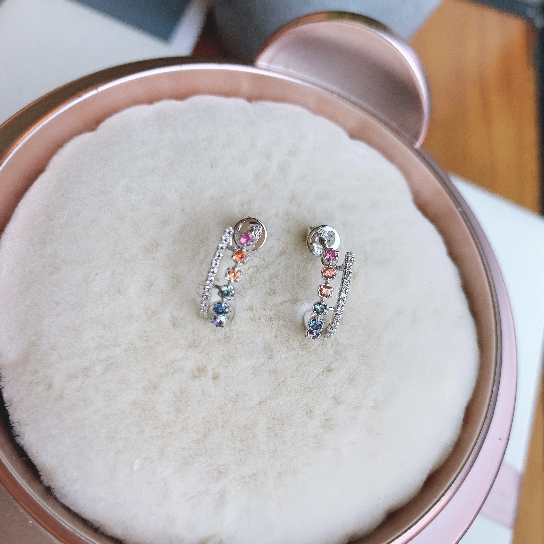 18K金彩虹藍寶石鑽石耳釘-B