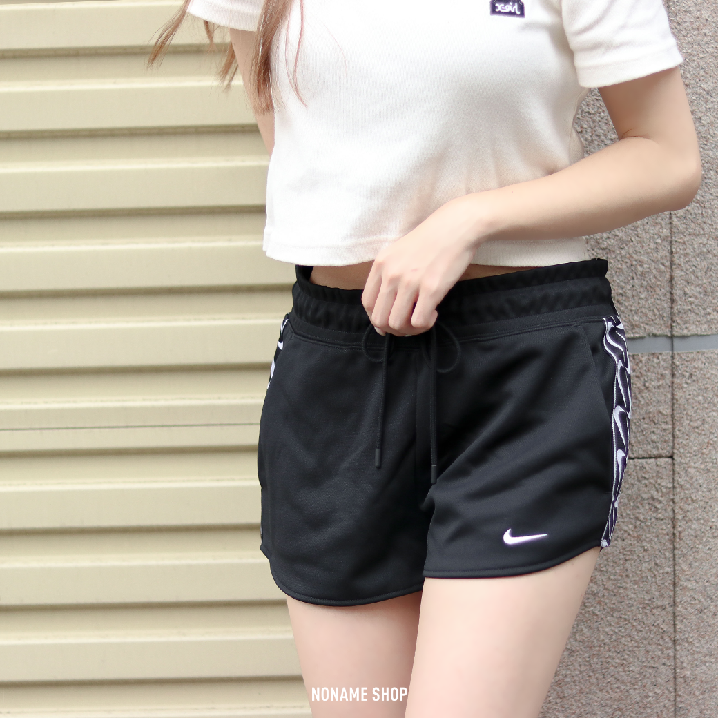 💥出清特價💥 NIKE NSW 小勾 側邊 雙排 串標 熱褲 短褲 黑 (女款)