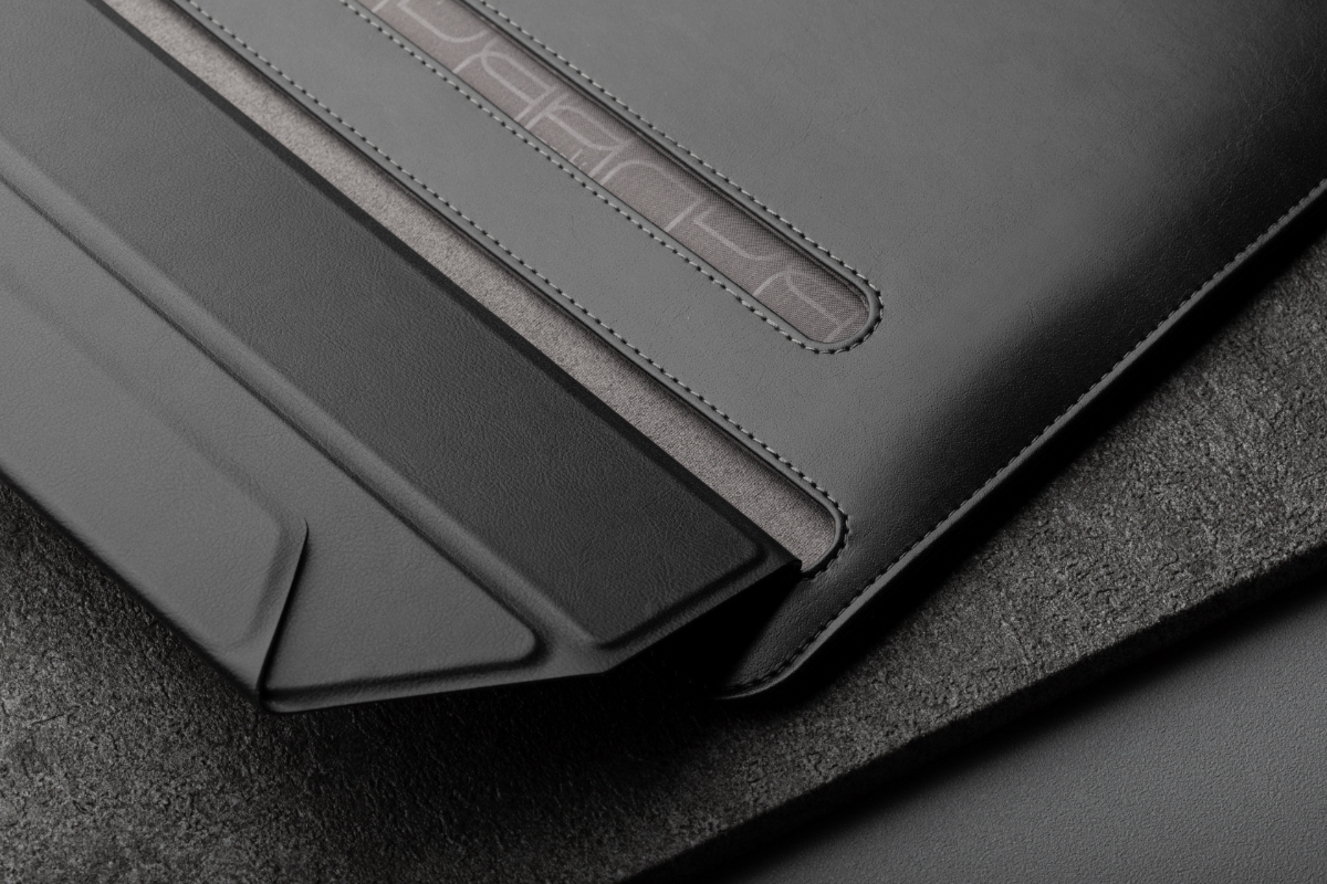 moshi Muse 13 (2021) スリムラップトップスリーブ (Caramel Brown