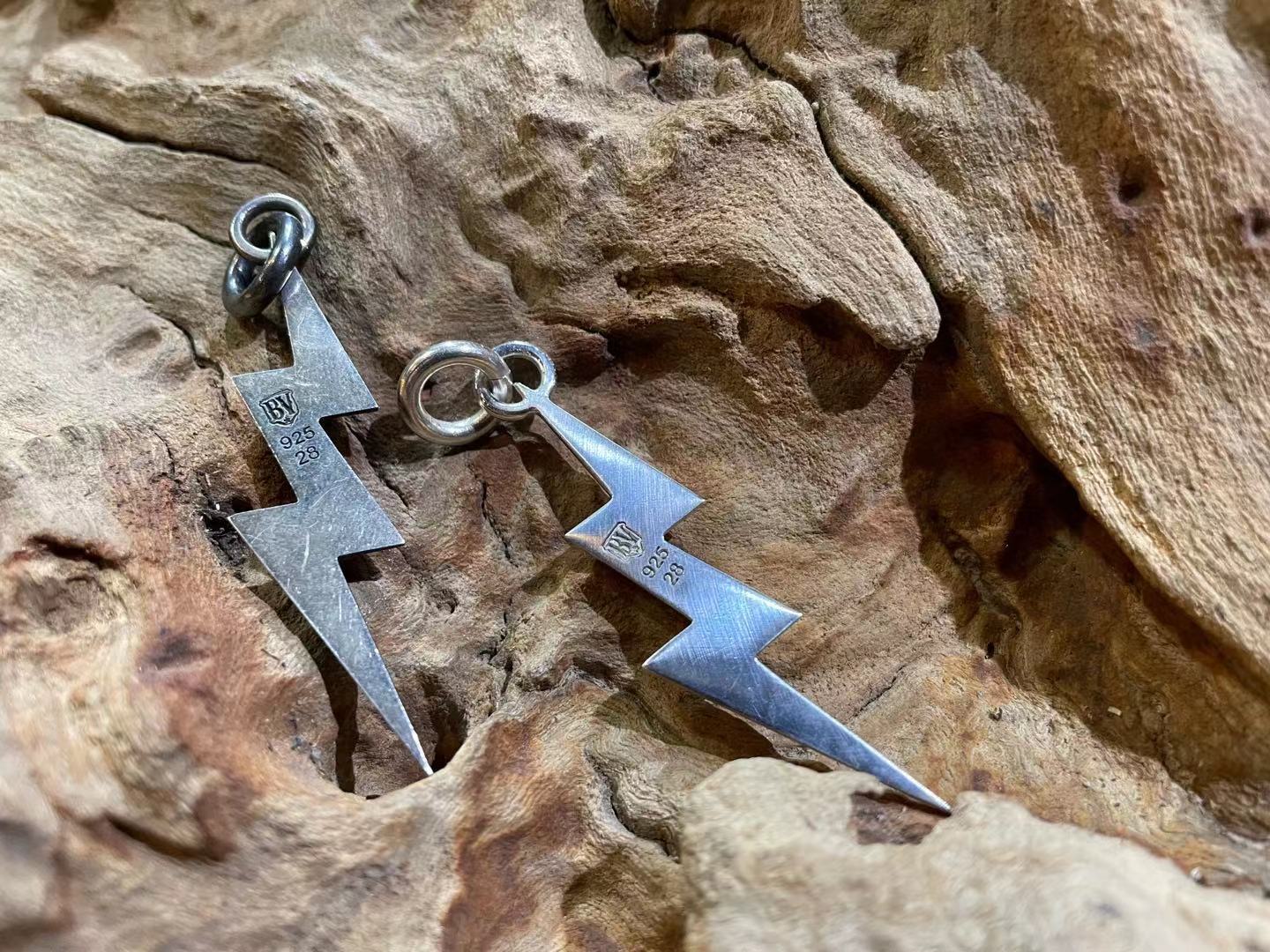 Black Venom Jewelry- Freedom & Prayer 純銀閃電吊墜。