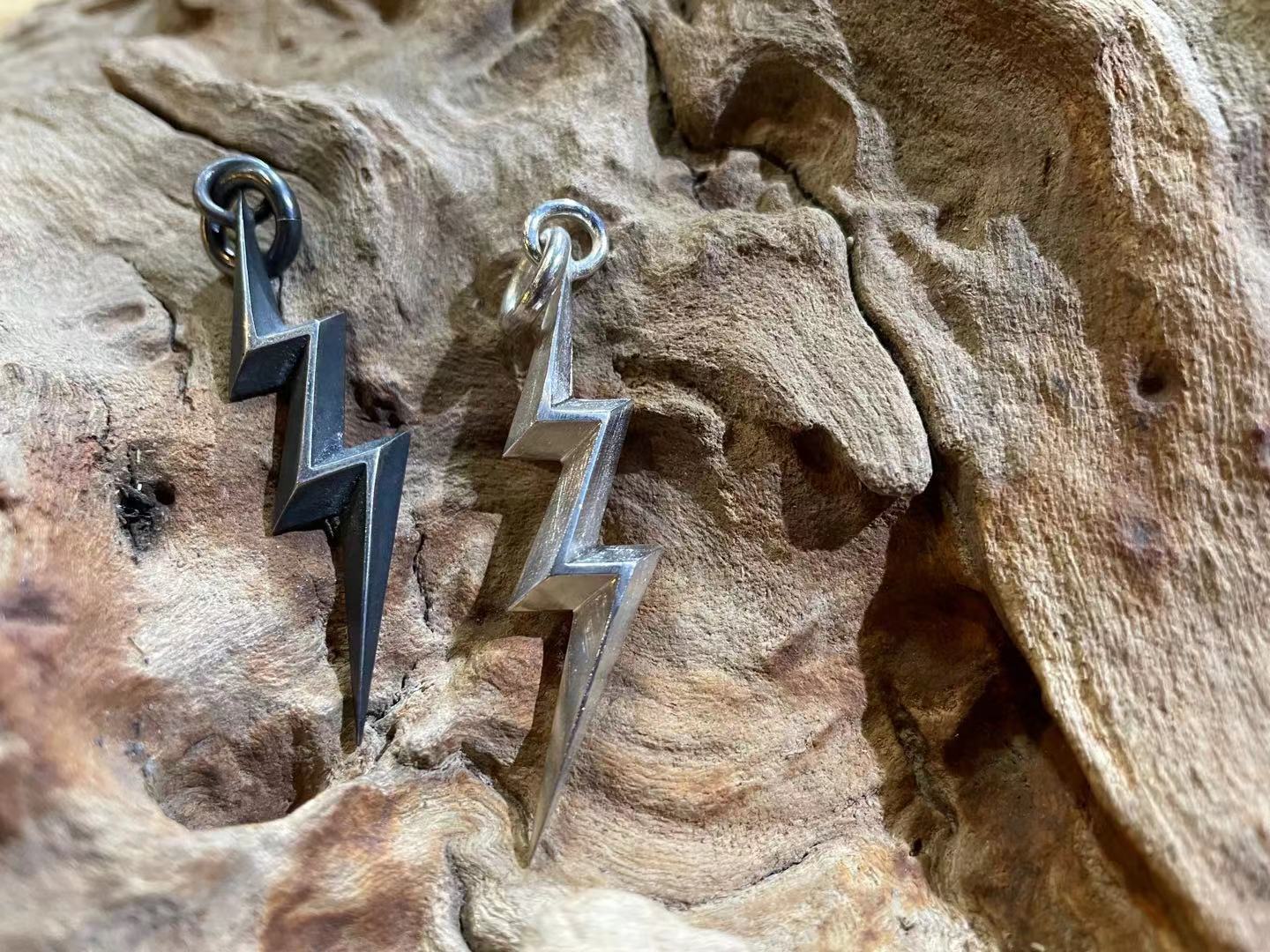 Black Venom Jewelry- Freedom & Prayer 純銀閃電吊墜。