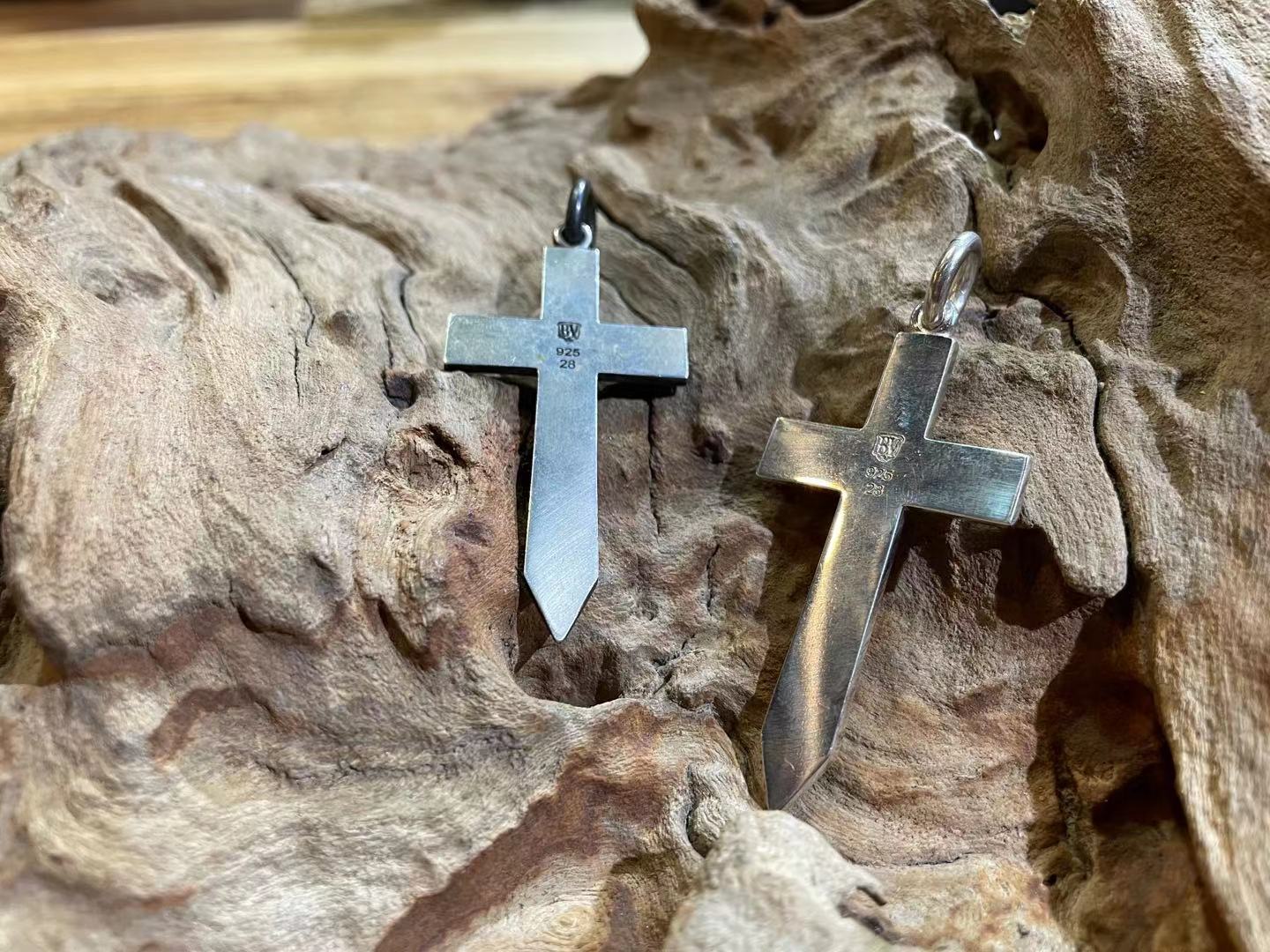 Black Venom Jewelry- Freedom & Prayer 純銀十字架吊墜(L)。