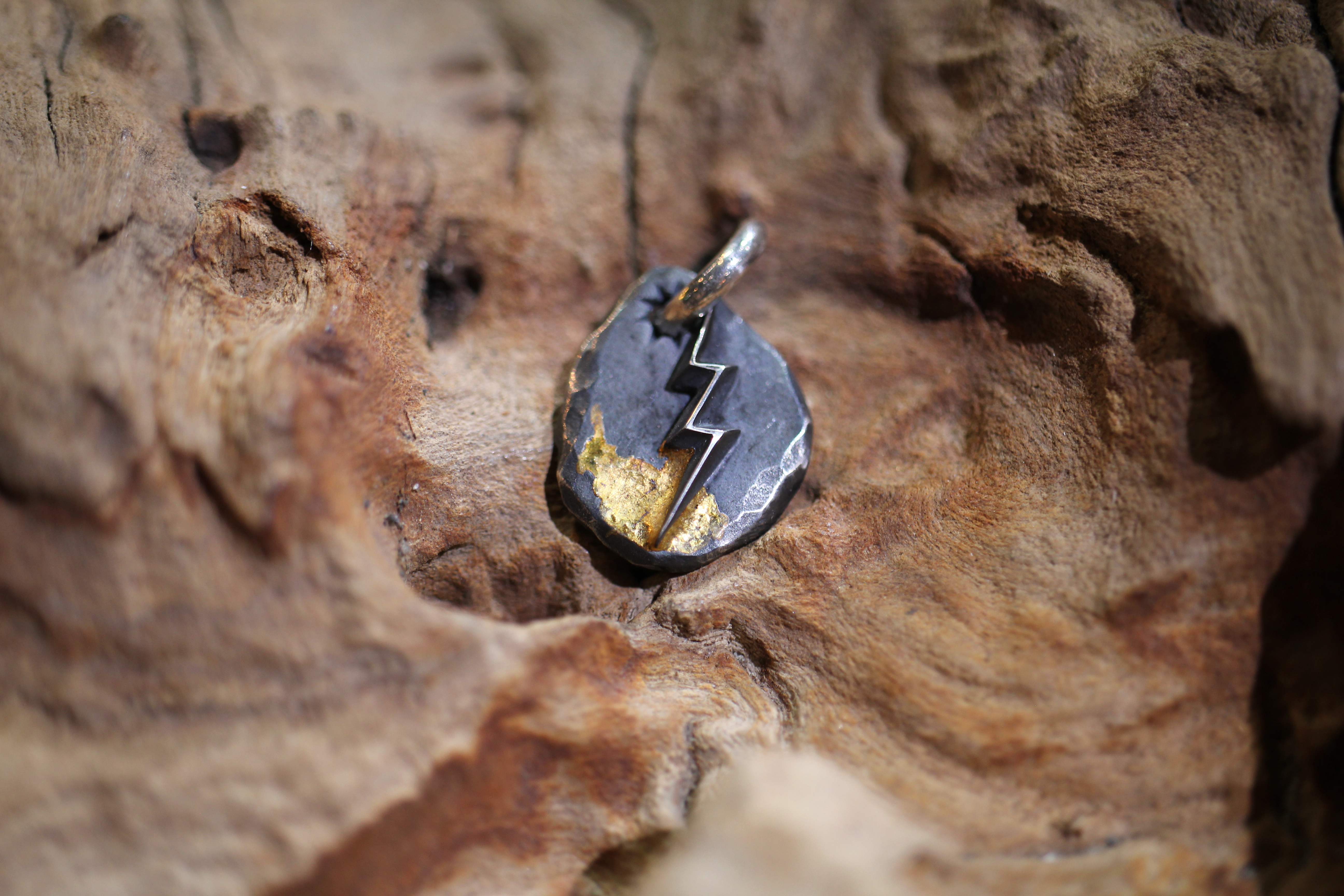 Black Venom Jewelry- Freedom & Prayer 18K鎏金打印閃電銀餅(S)。