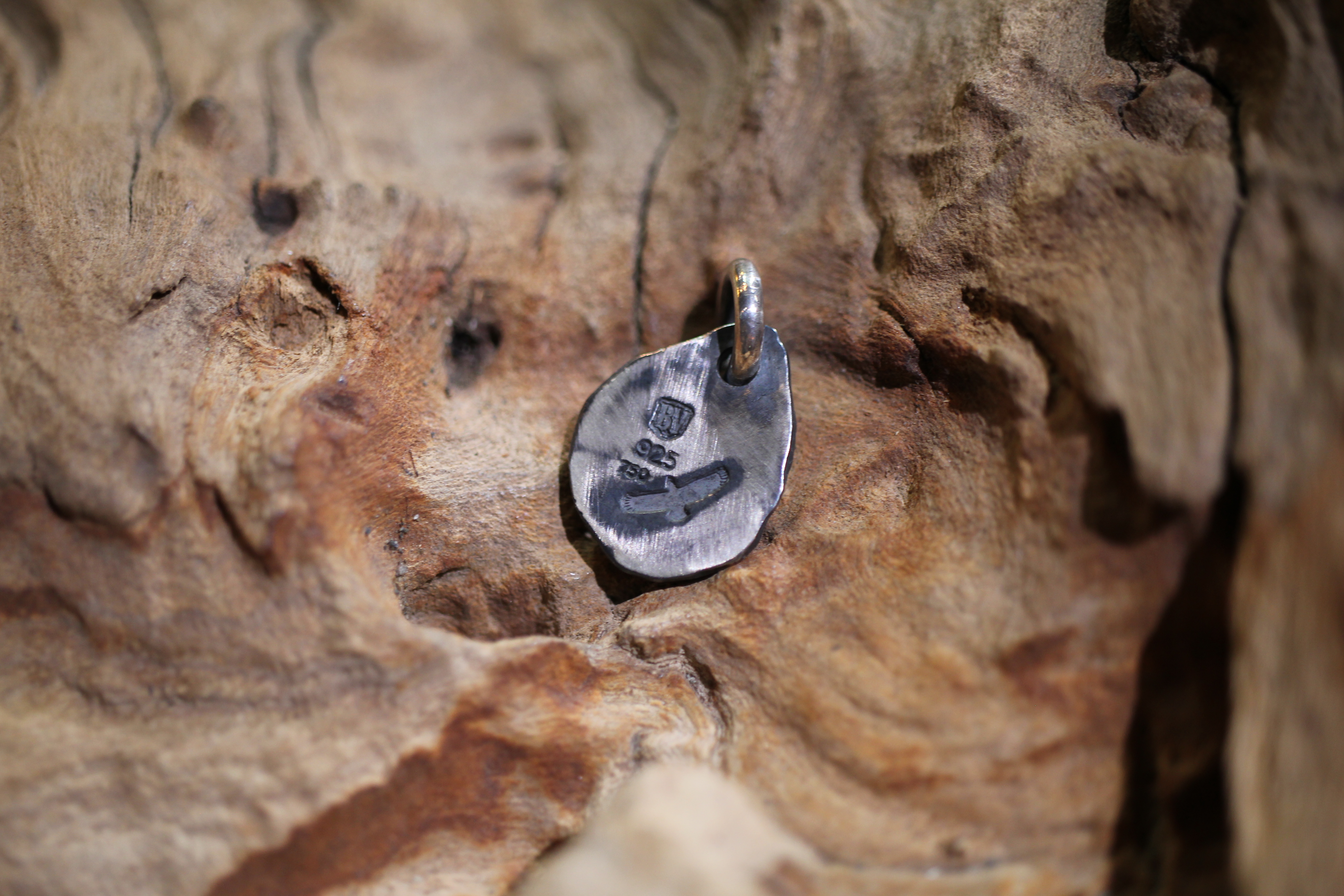 Black Venom Jewelry- Freedom & Prayer 18K鎏金打印閃電銀餅(S)。