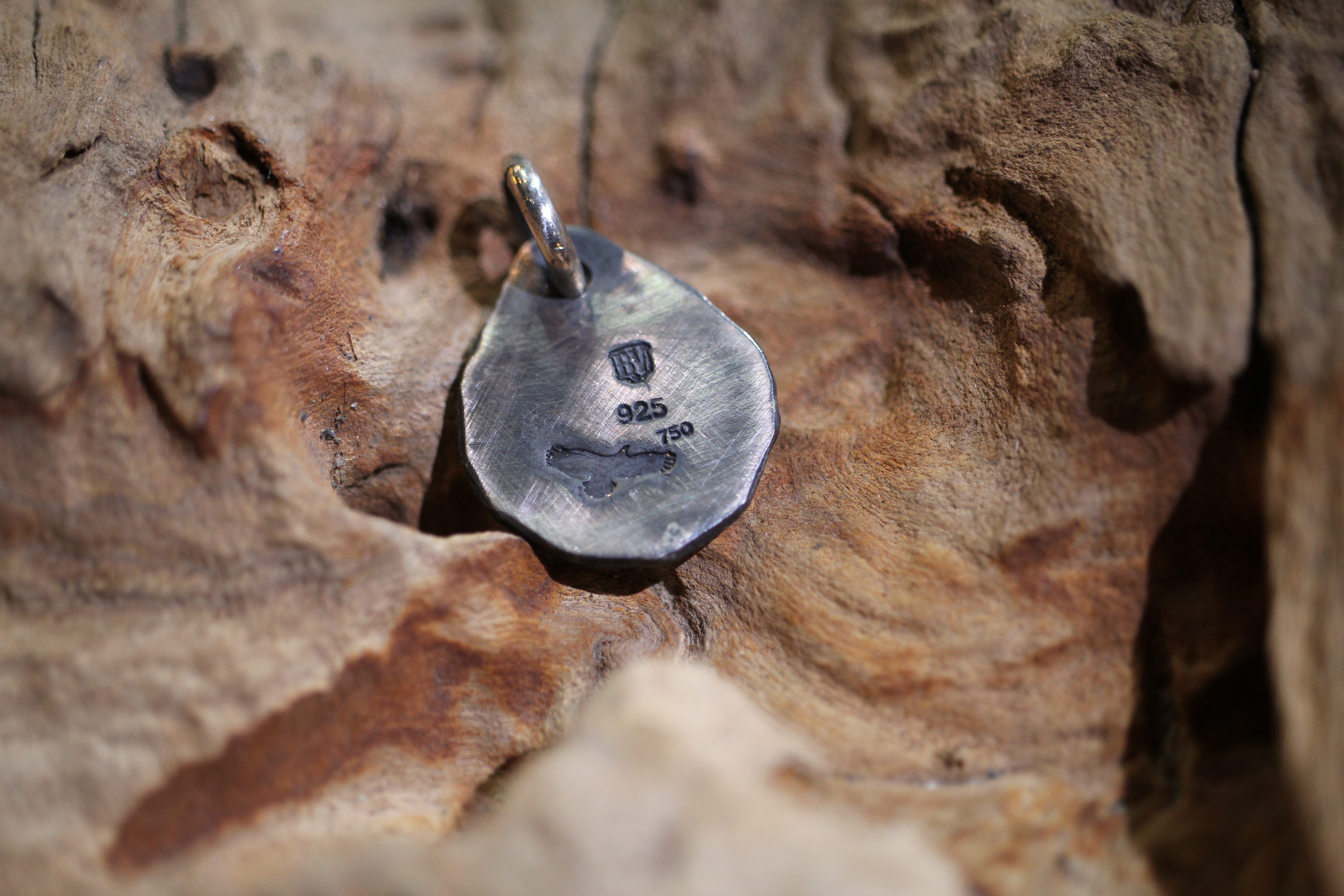 Black Venom Jewelry- Freedom & Prayer 18K鎏金打印閃電、鐵十字銀餅(S)。