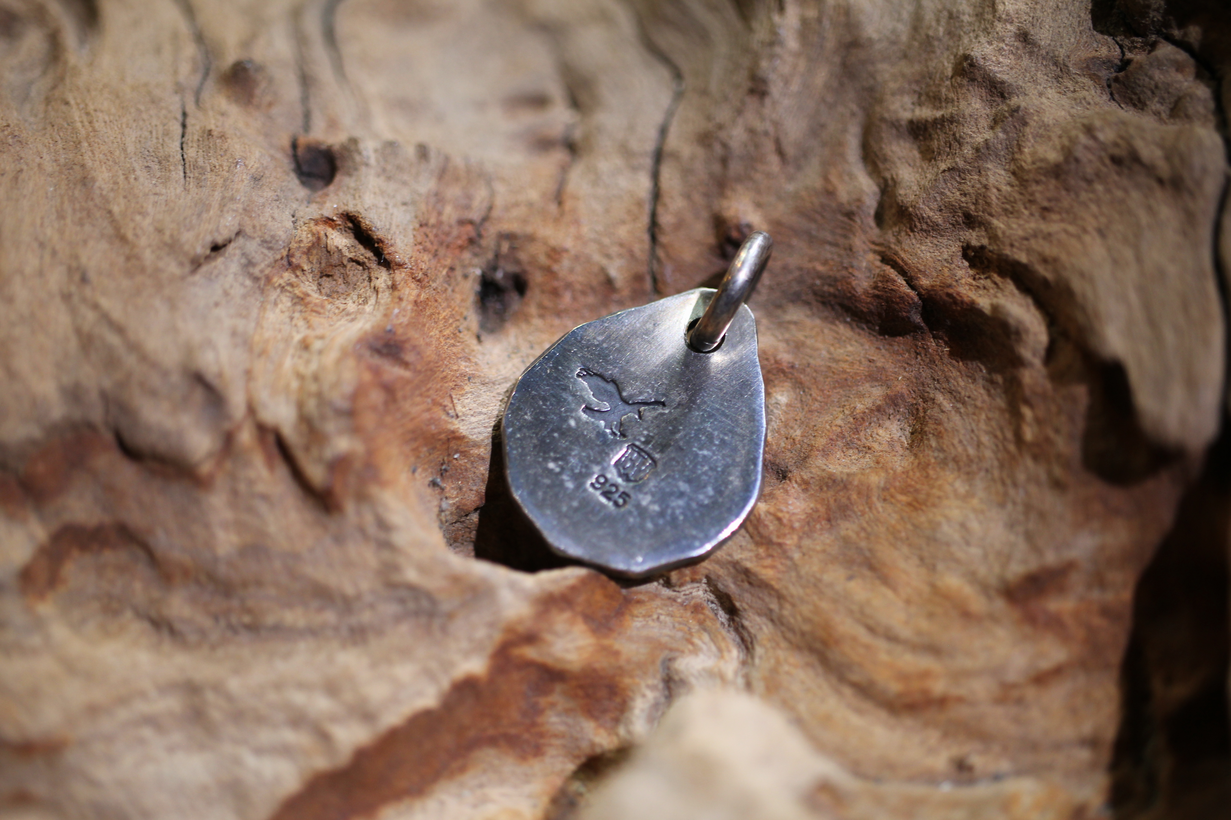 Black Venom Jewelry- Freedom & Prayer 閃電、鐵十字銀餅(M)。