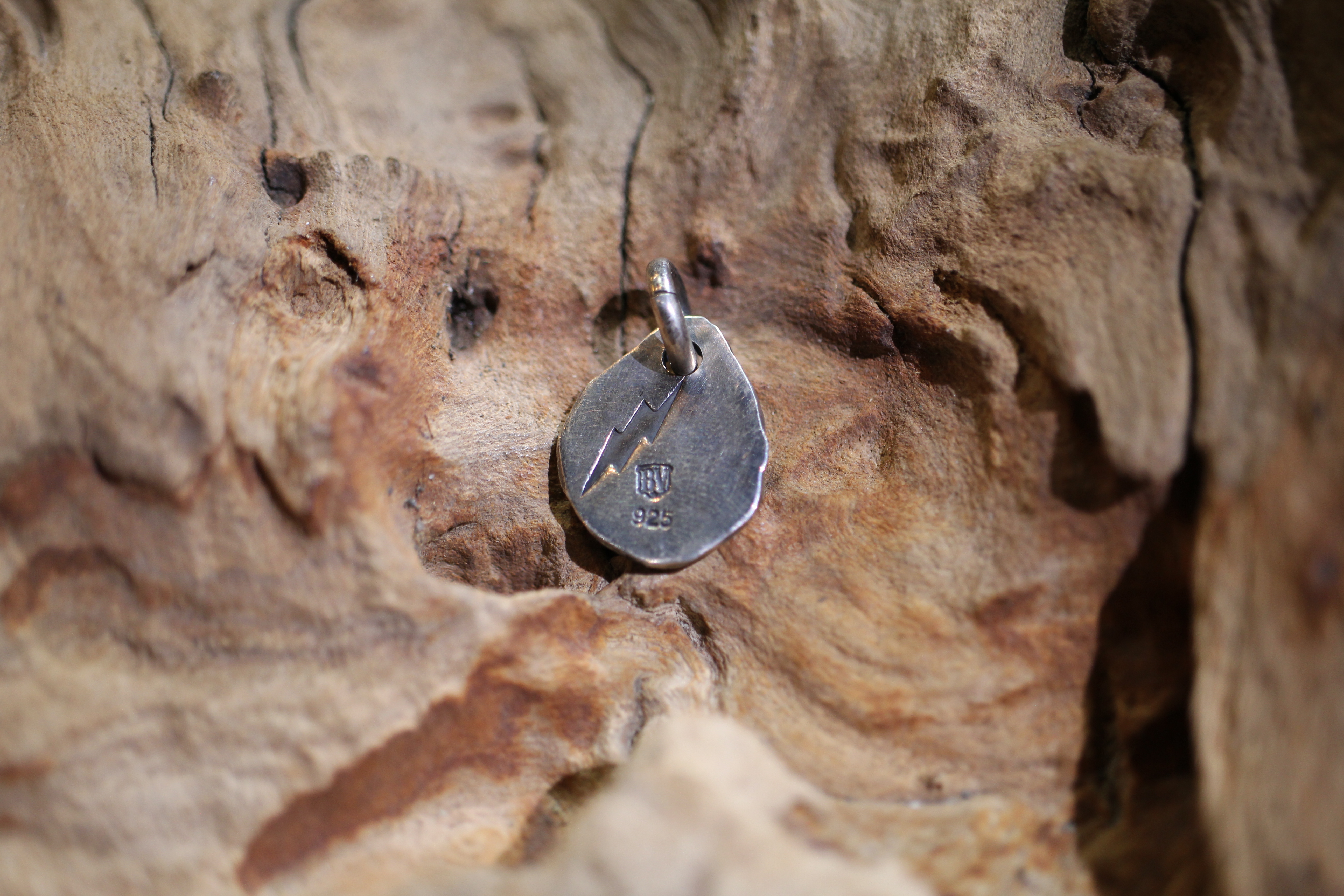 Black Venom Jewelry- Freedom & Prayer 閃電銀餅(S)。