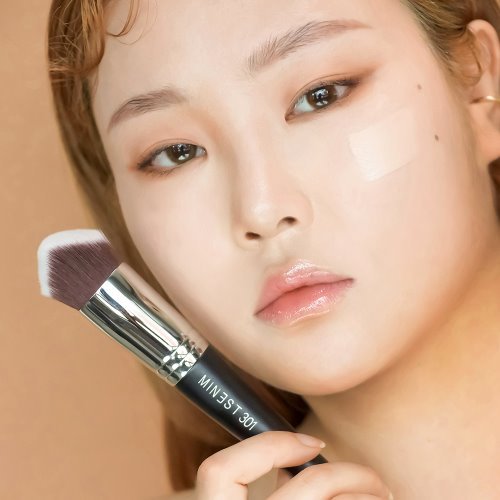 MINEST 301 Foundation Brush