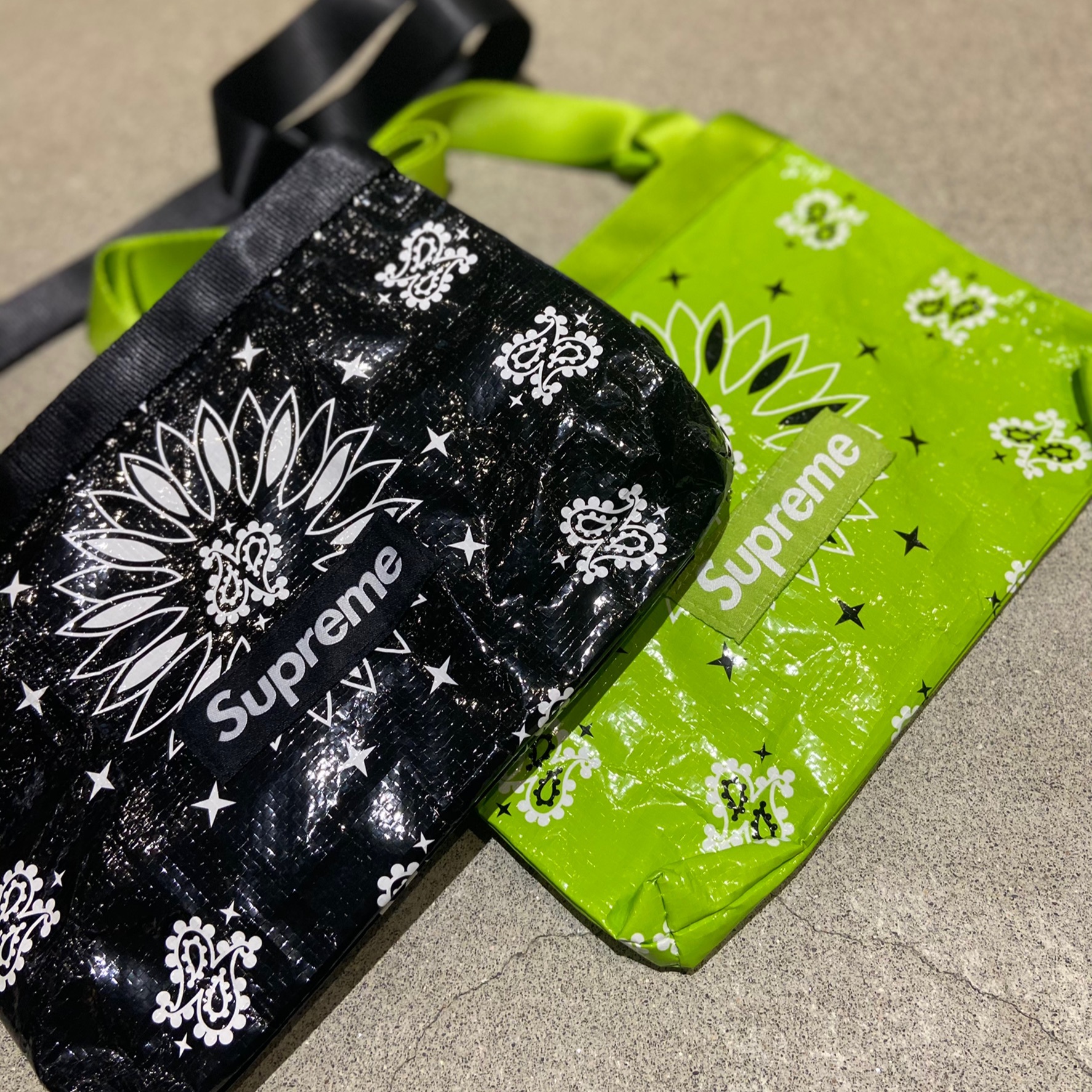 SUPREME 21SS BANDANA TARP SIDE BAG 變形蟲側包黑/螢光綠