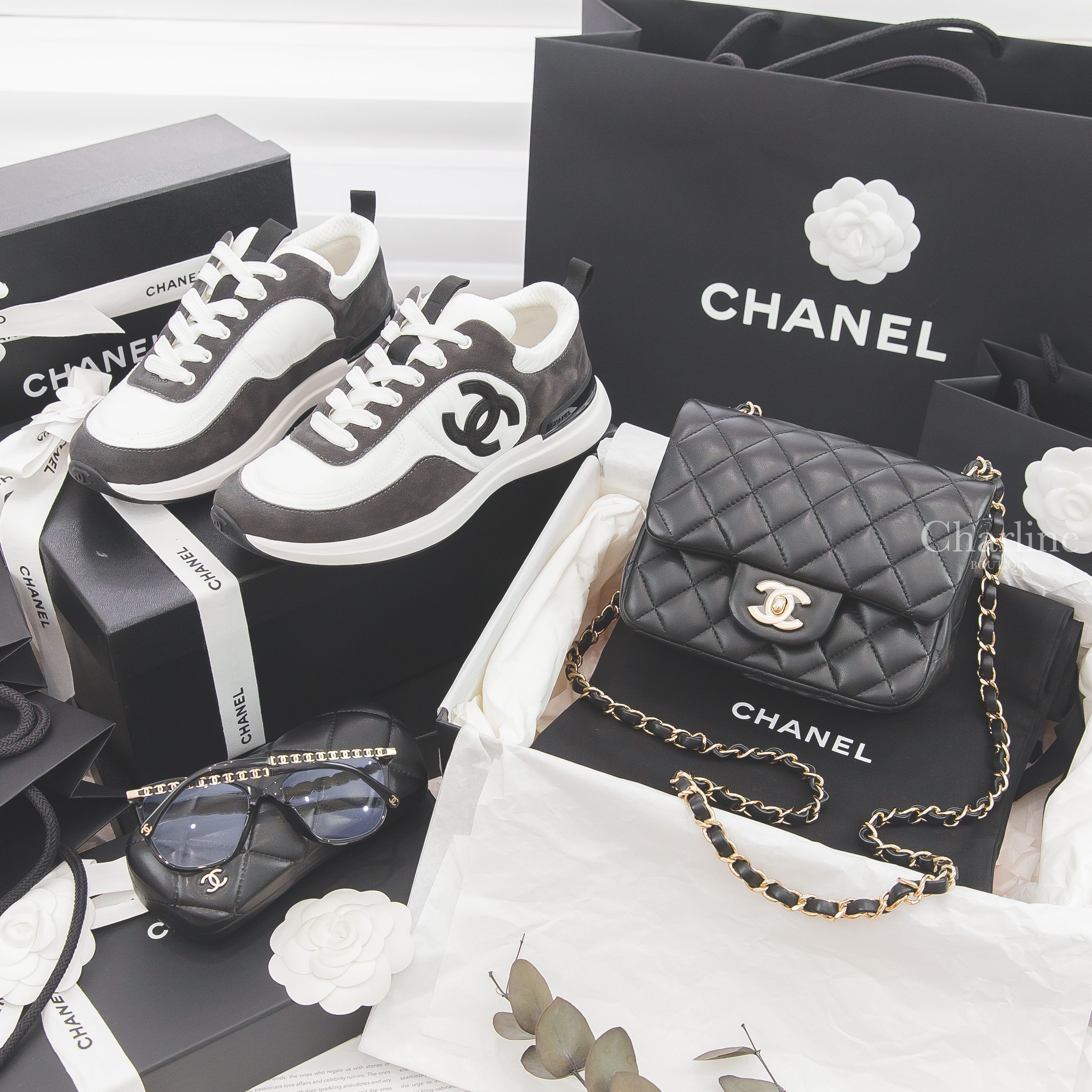 Chanel Trainers 白色尼龍拼黑麂皮黑CC牛皮運動鞋,Chanel Mini Flap Bag 黑色金鍊小羊皮肩背包,Chanel  Eyeglasses 黑色方框側邊皮穿金鍊CC平光眼鏡-Charline Boutique 精品代購