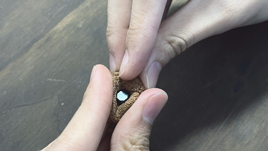 銀黏土如何有弧度呢? 中子土讓你有曲線 簍空造型示範