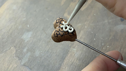 銀黏土如何有弧度呢? 中子土讓你有曲線 簍空造型示範