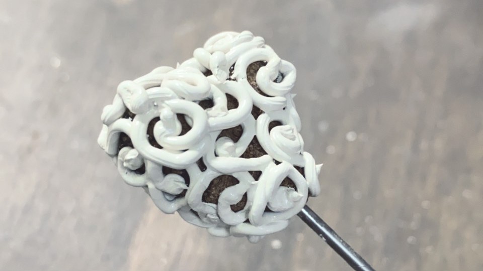 銀黏土如何有弧度呢? 中子土讓你有曲線 簍空造型示範