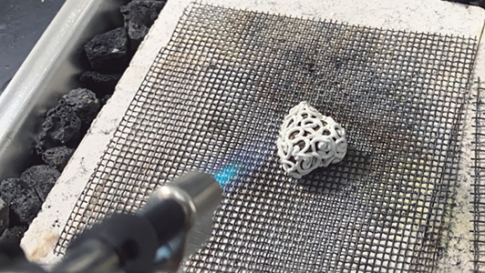 銀黏土如何有弧度呢? 中子土讓你有曲線 簍空造型示範