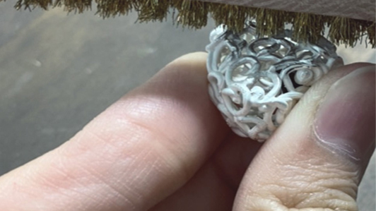 銀黏土如何有弧度呢? 中子土讓你有曲線 簍空造型示範