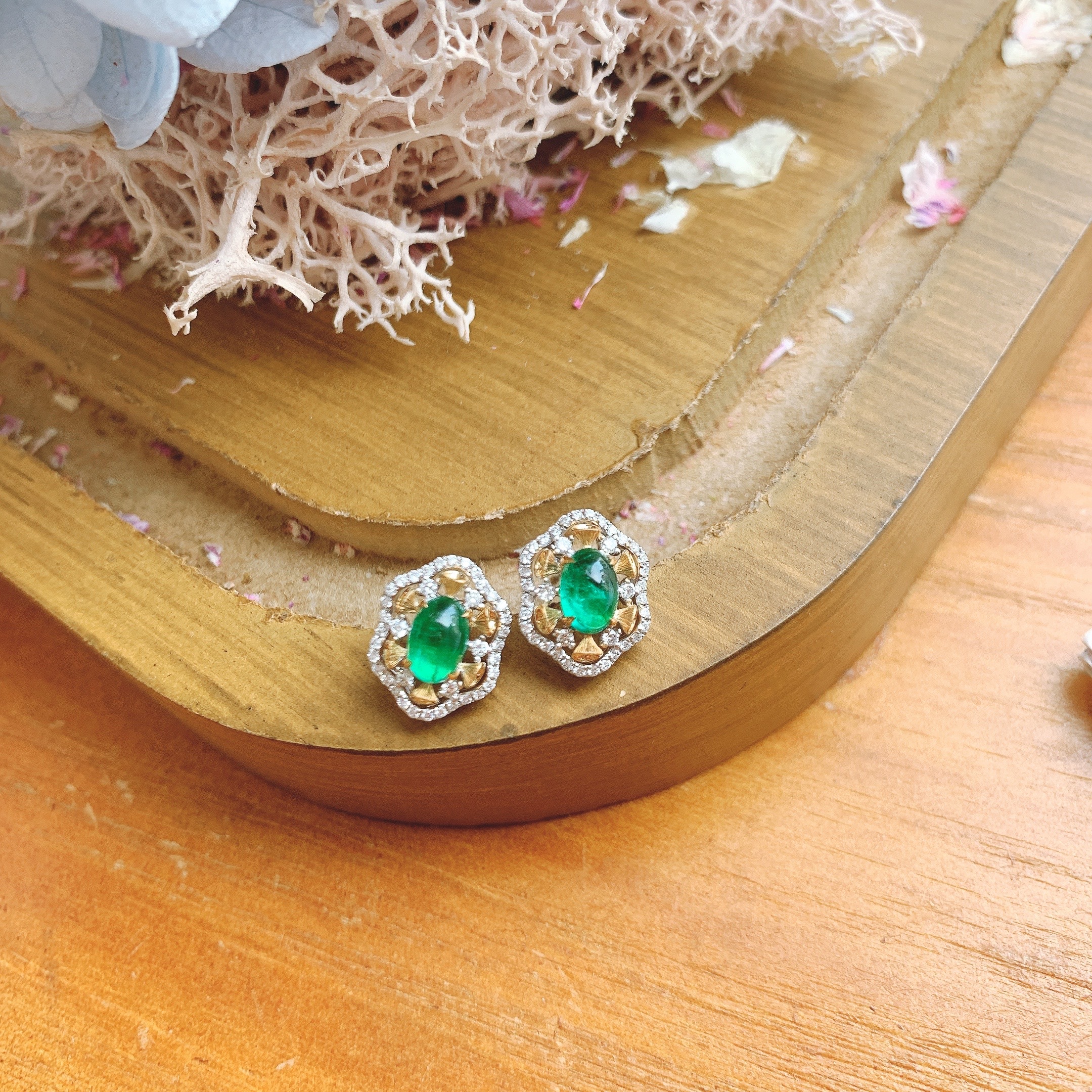 18K雙色金祖母綠拉絲工藝鑽石耳釘