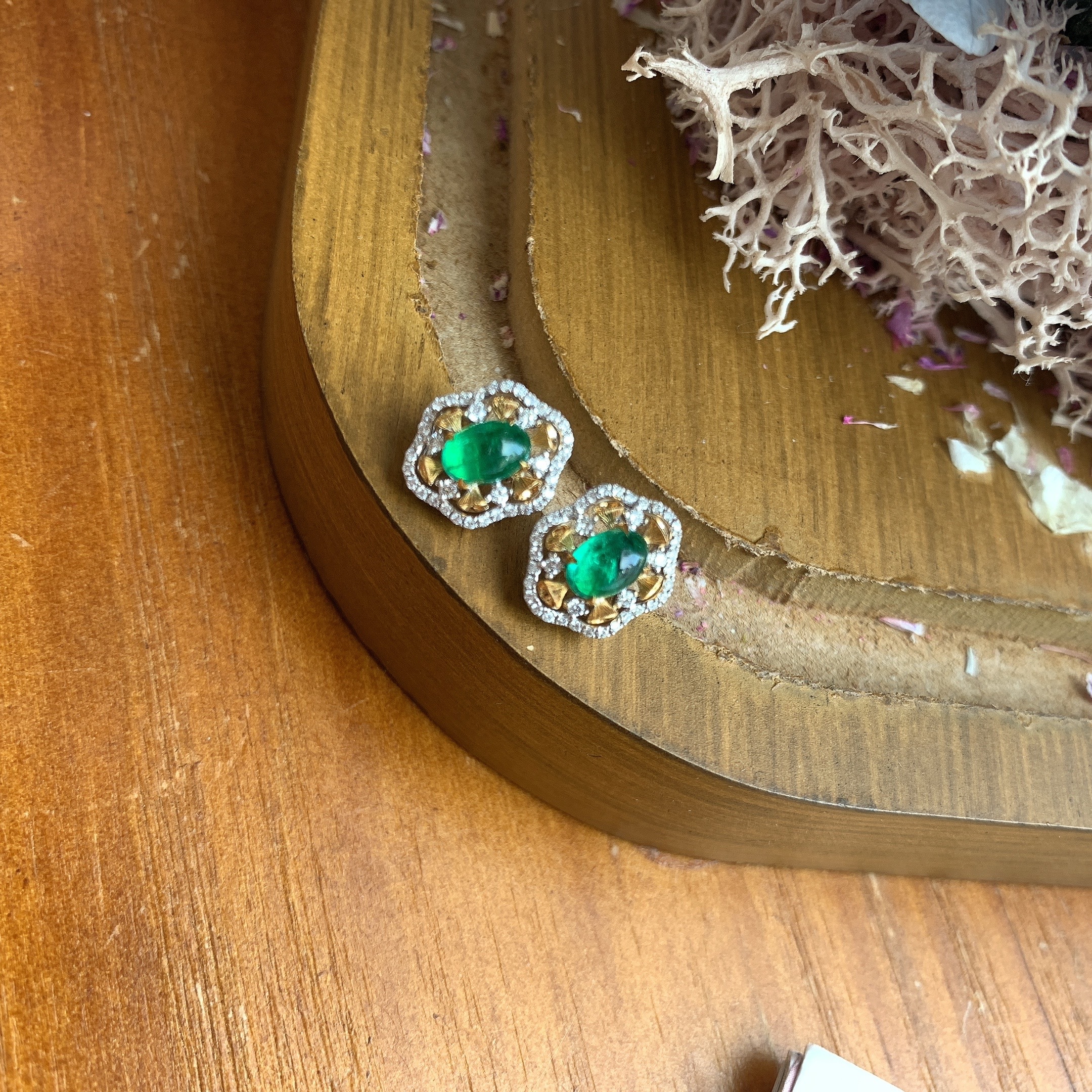 18K雙色金祖母綠拉絲工藝鑽石耳釘