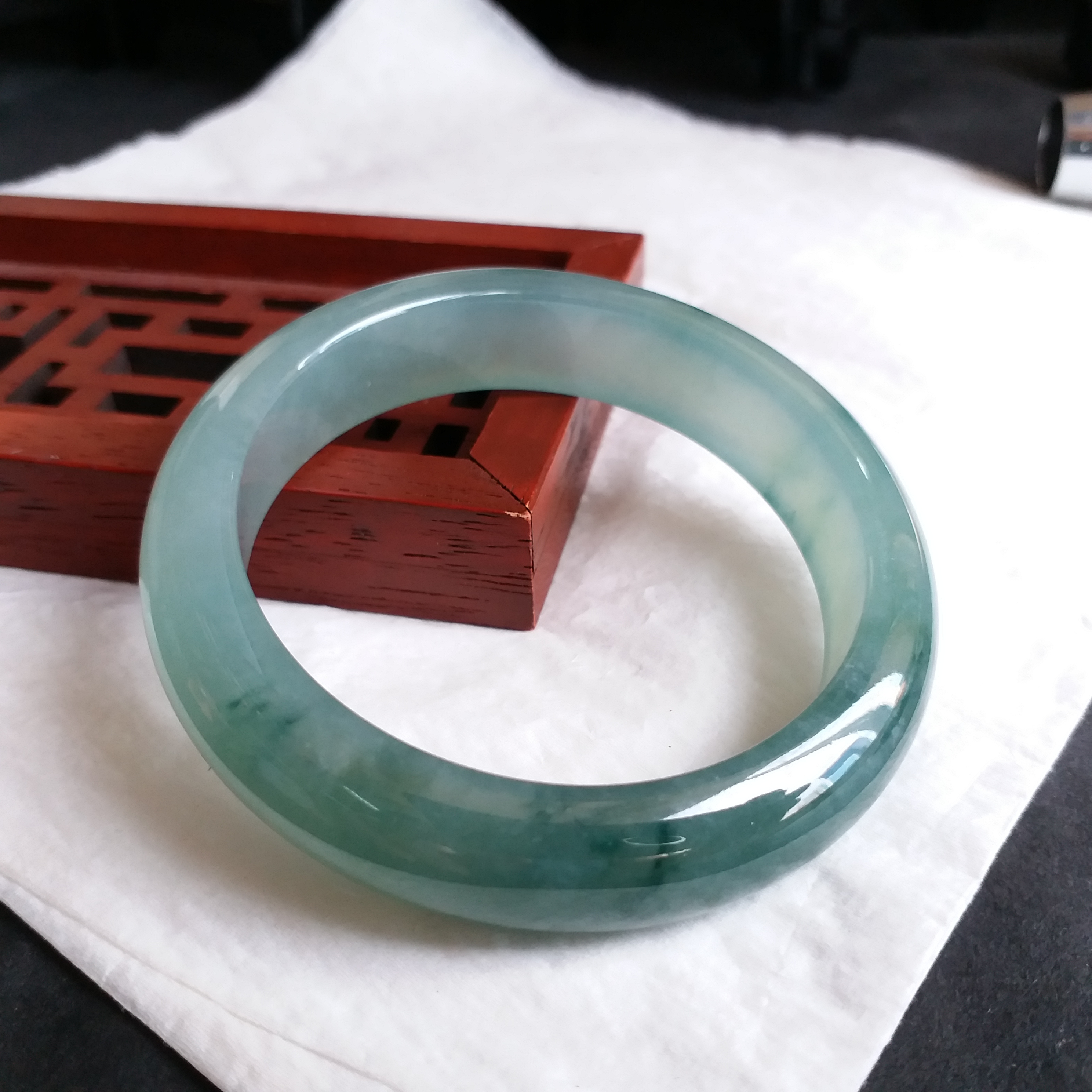 J316459 冰種綠飄花福鐲 53.7mm (1.43)