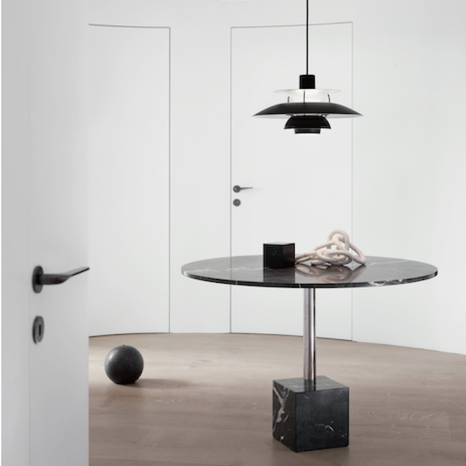 PH5 / 吊燈 - 單色版 by Louis Poulsen