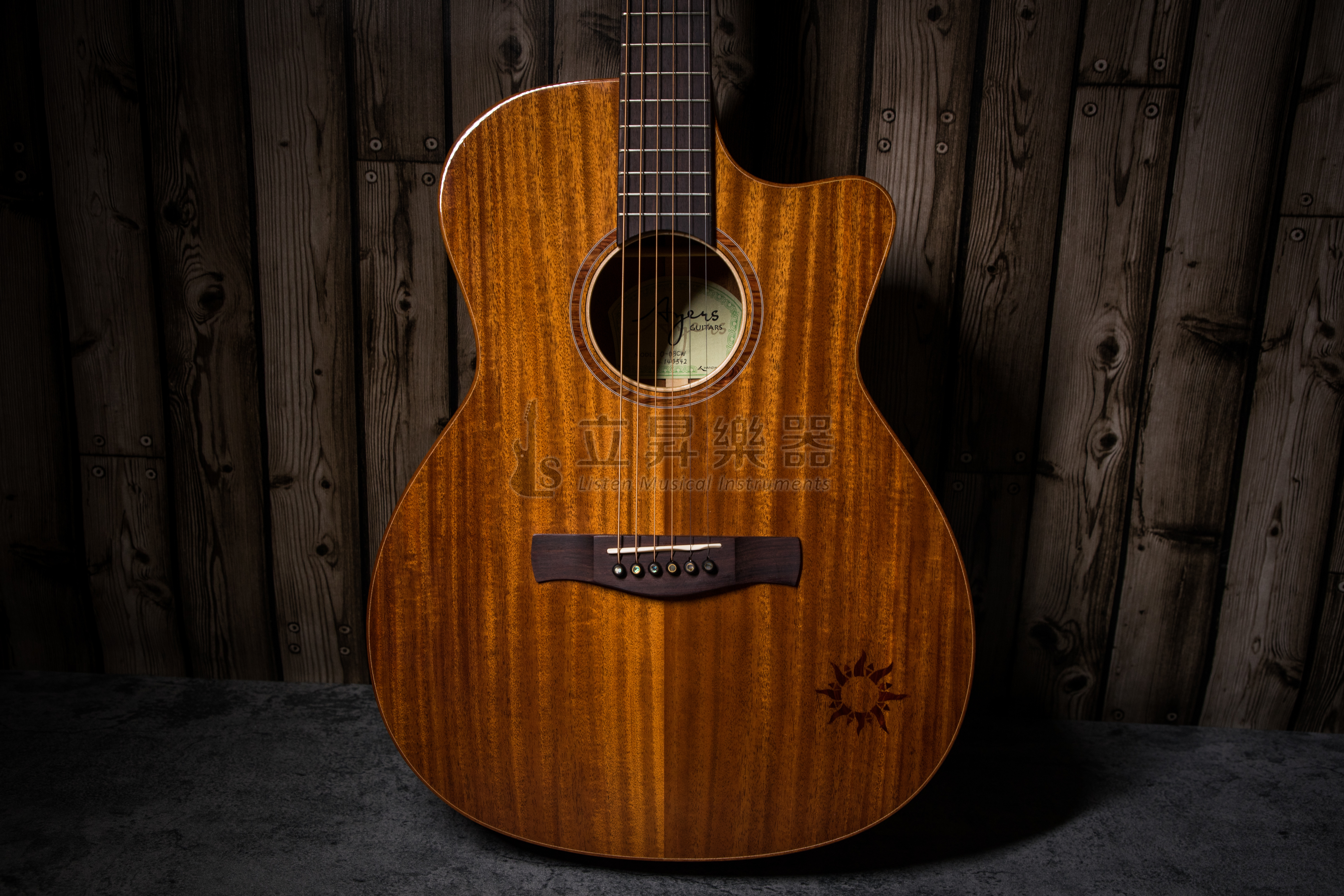 Ayers O-03CW 全非洲桃花心木 缺角 全單板 木吉他 亮面漆 小太陽標誌 (附原廠硬盒、配件包) 第 4 張圖片｜三峽吉他 / Bass