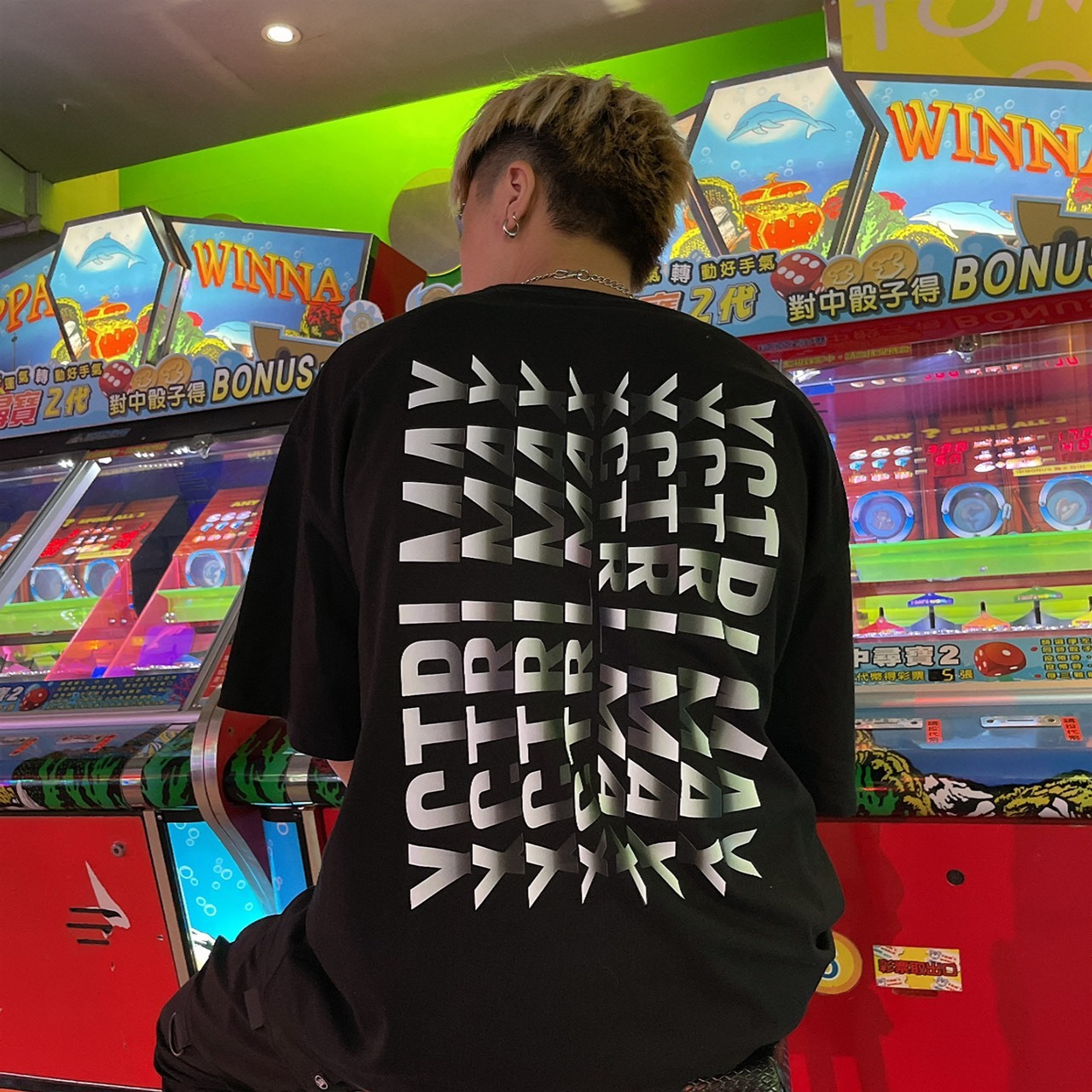 MAXXC 漸層分割大圖短T-黑