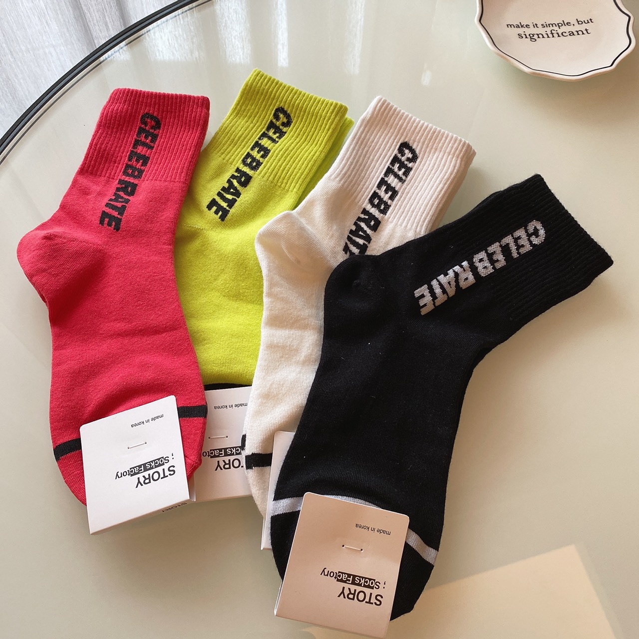 CELEBRATE字母襪子/四色