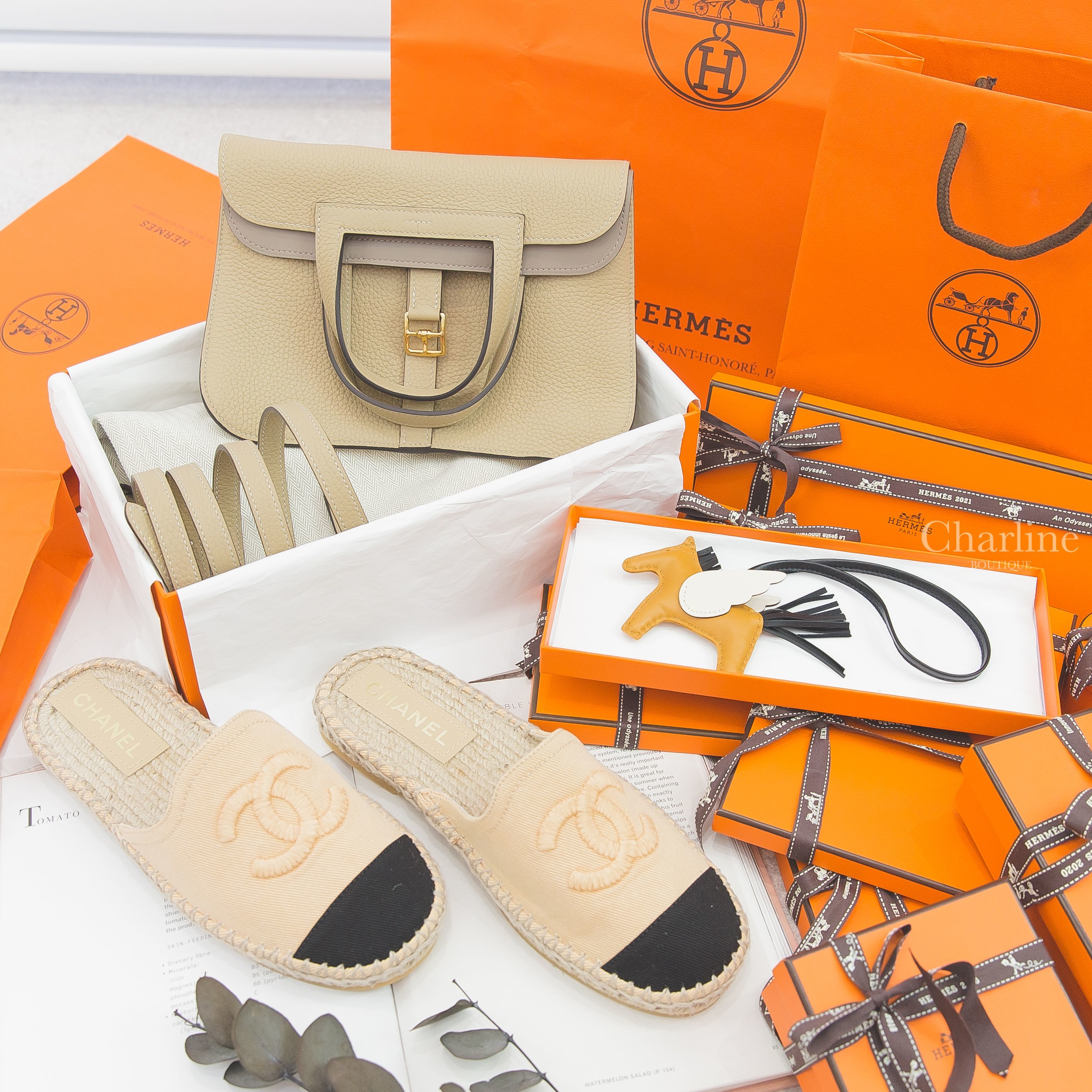 Hermès Halzan 風衣灰拼大象灰內裡金釦手提肩背包,Hermès Rodeo PM Pegase 芝麻黃/黑色/奶油白飛馬吊飾,Chanel Espadrilles 駝/黑CC丹寧布鉛筆穆勒鞋-Charline Boutique 精品代購