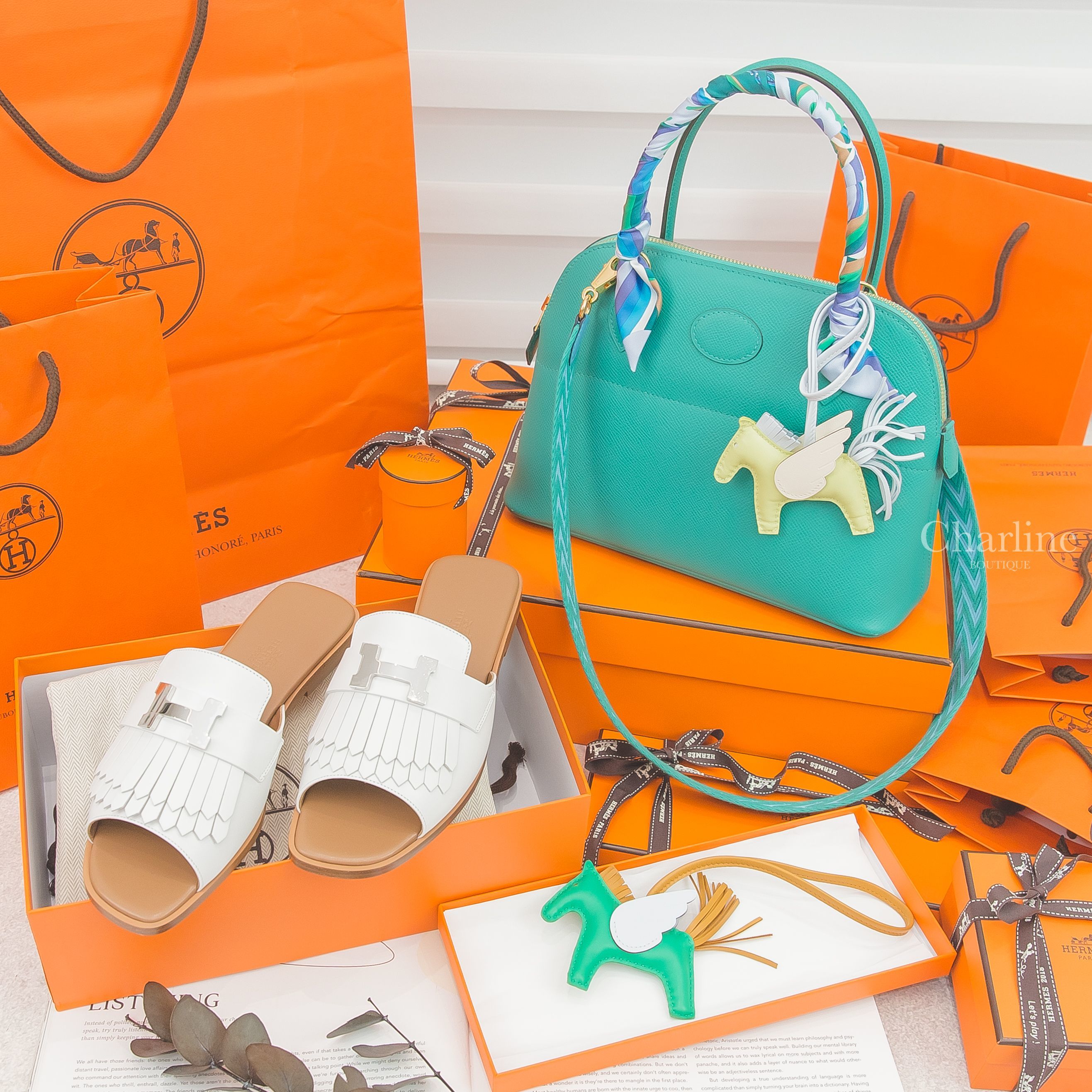 Hermès Sandal 白色銀釦H流蘇小牛皮平底拖鞋,Hermès Rodeo Pegase 嫩芽黃/霧藜藍/奶油白飛馬吊飾,Hermès Rodeo Pegase 薄荷綠/芝麻黃/霧藜藍飛馬吊飾-Charline Boutique 精品代購