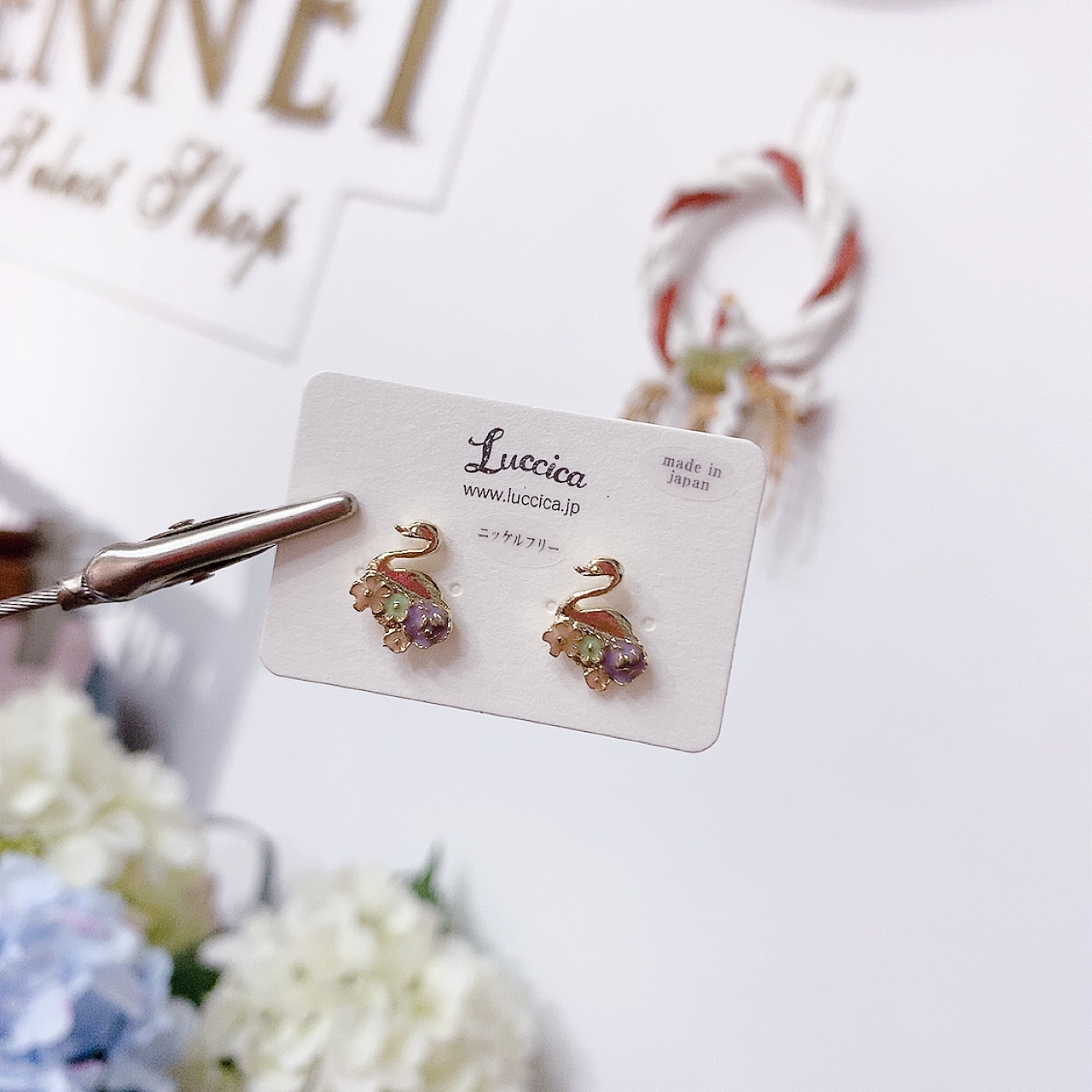 天鵝與花卉耳環 (網站限定優惠)