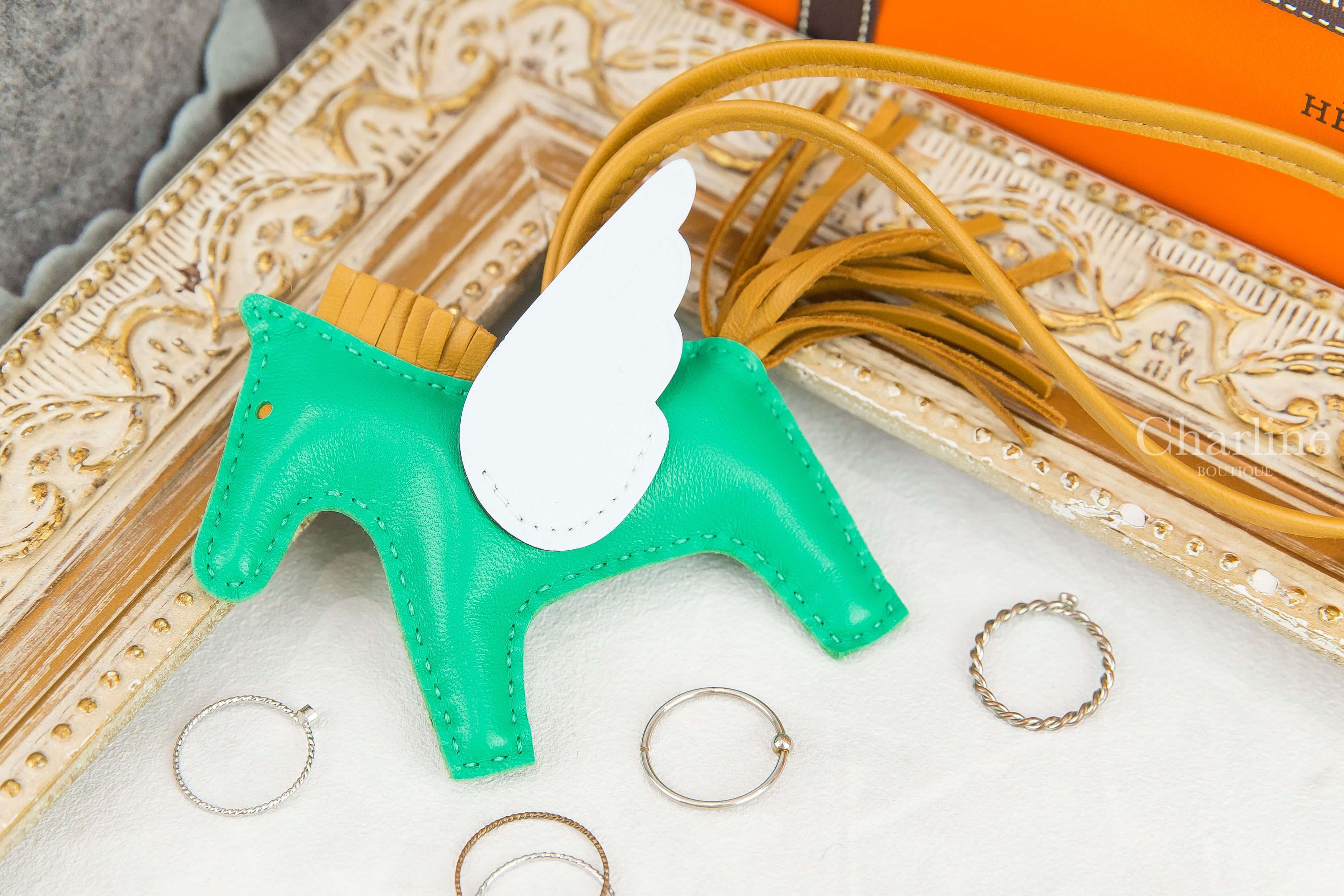 Hermès Rodeo PM Pegase 薄荷綠/芝麻黃/霧藜藍小型飛馬吊飾-Charline Boutique 精品代購