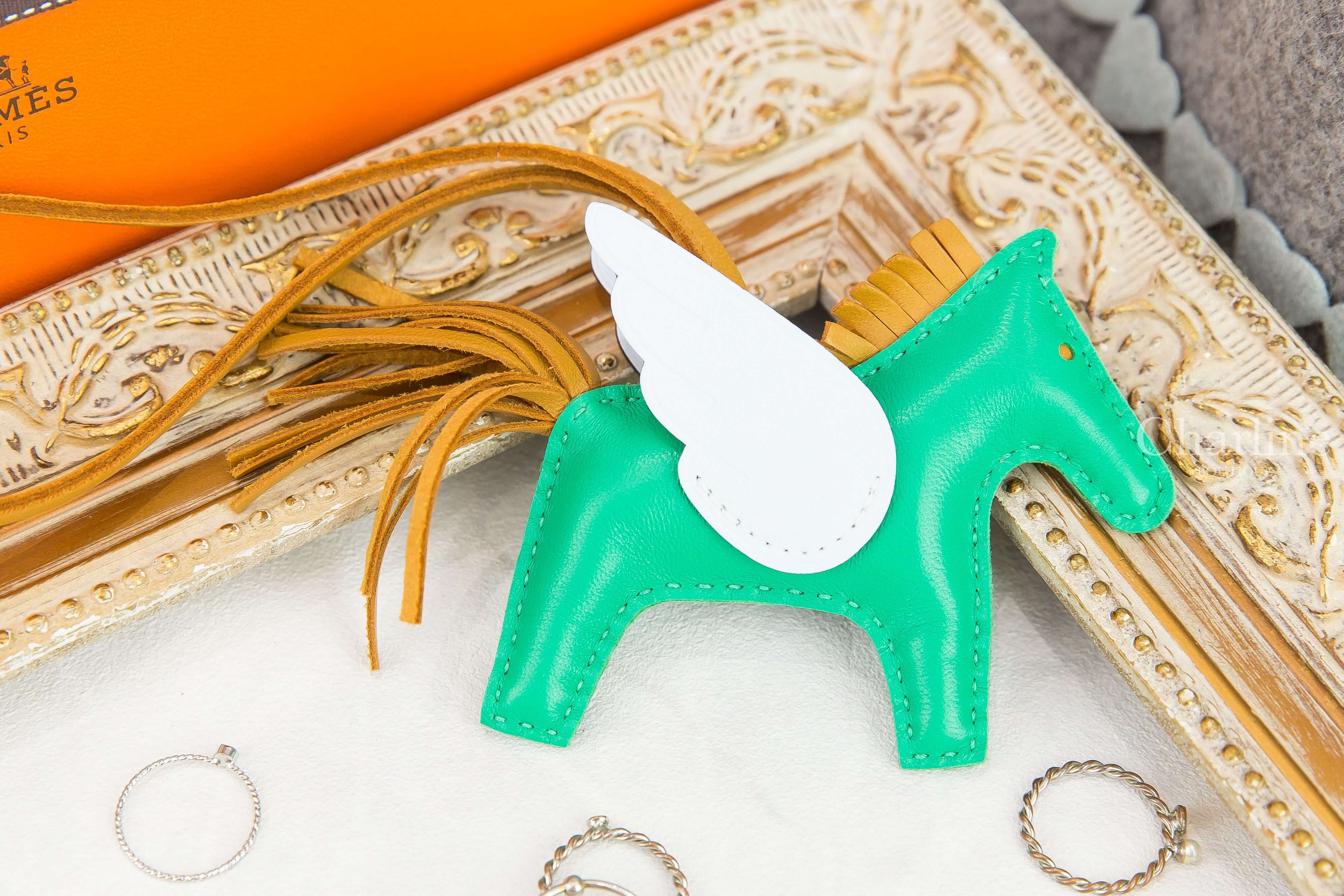 Hermès Rodeo PM Pegase 薄荷綠/芝麻黃/霧藜藍小型飛馬吊飾-Charline Boutique 精品代購