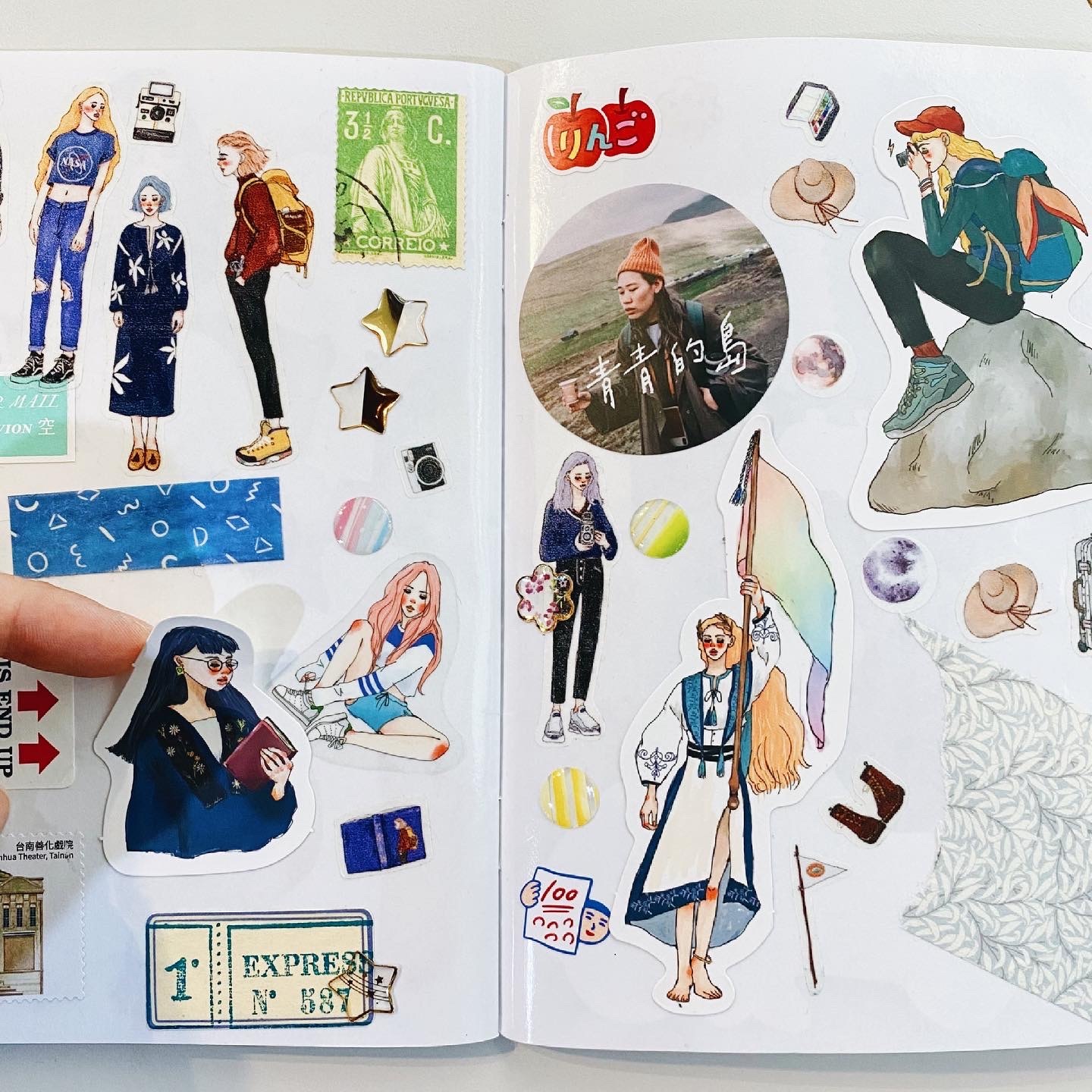 La Dolce Vita Sticker Book - Childhood