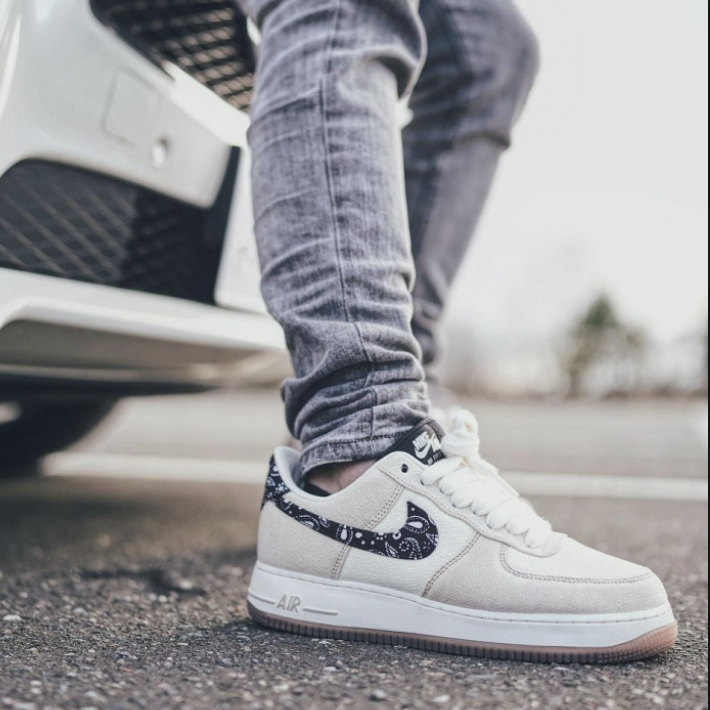 paisley swoosh af1
