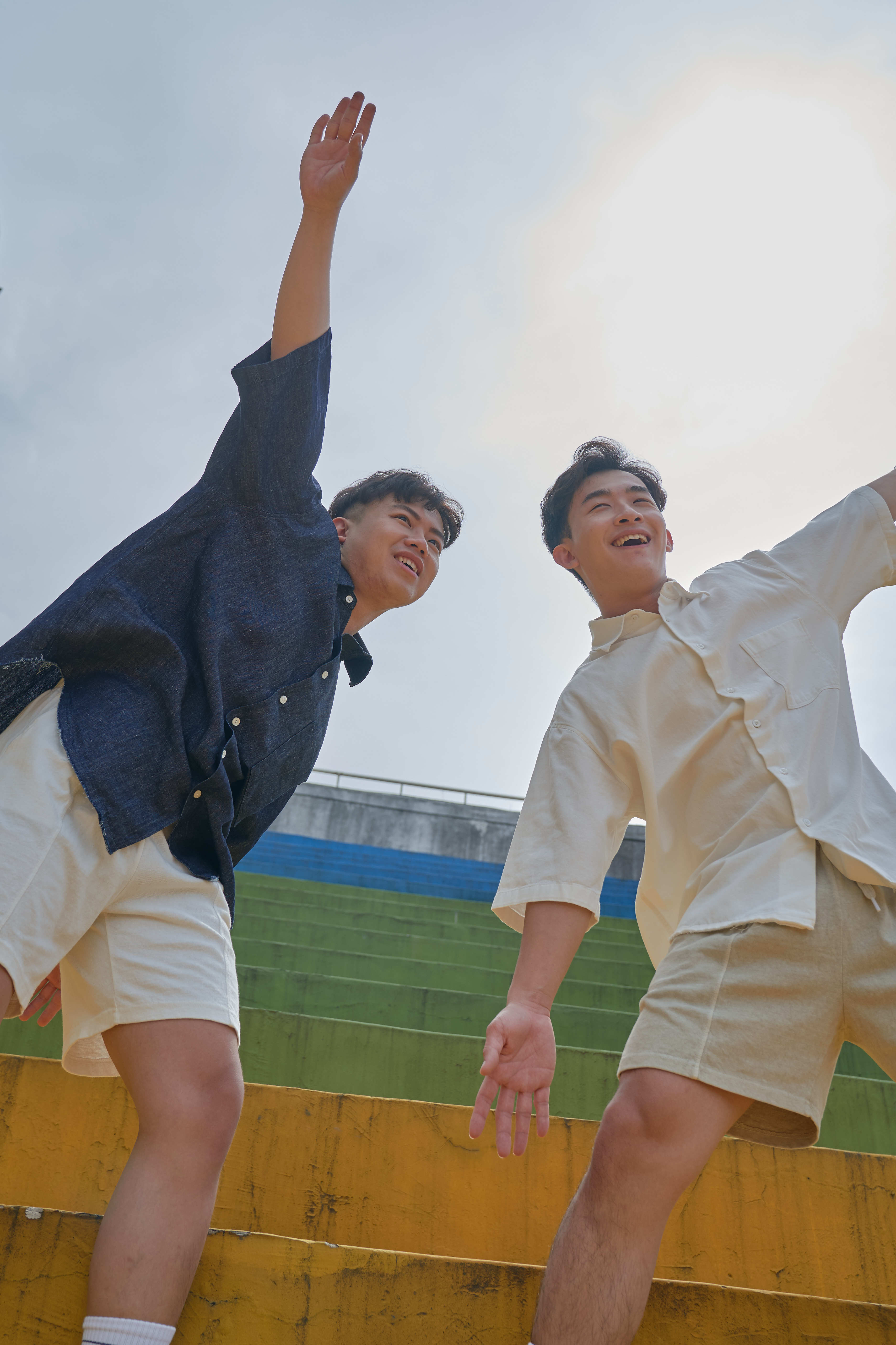 不收邊硬挺襯衫