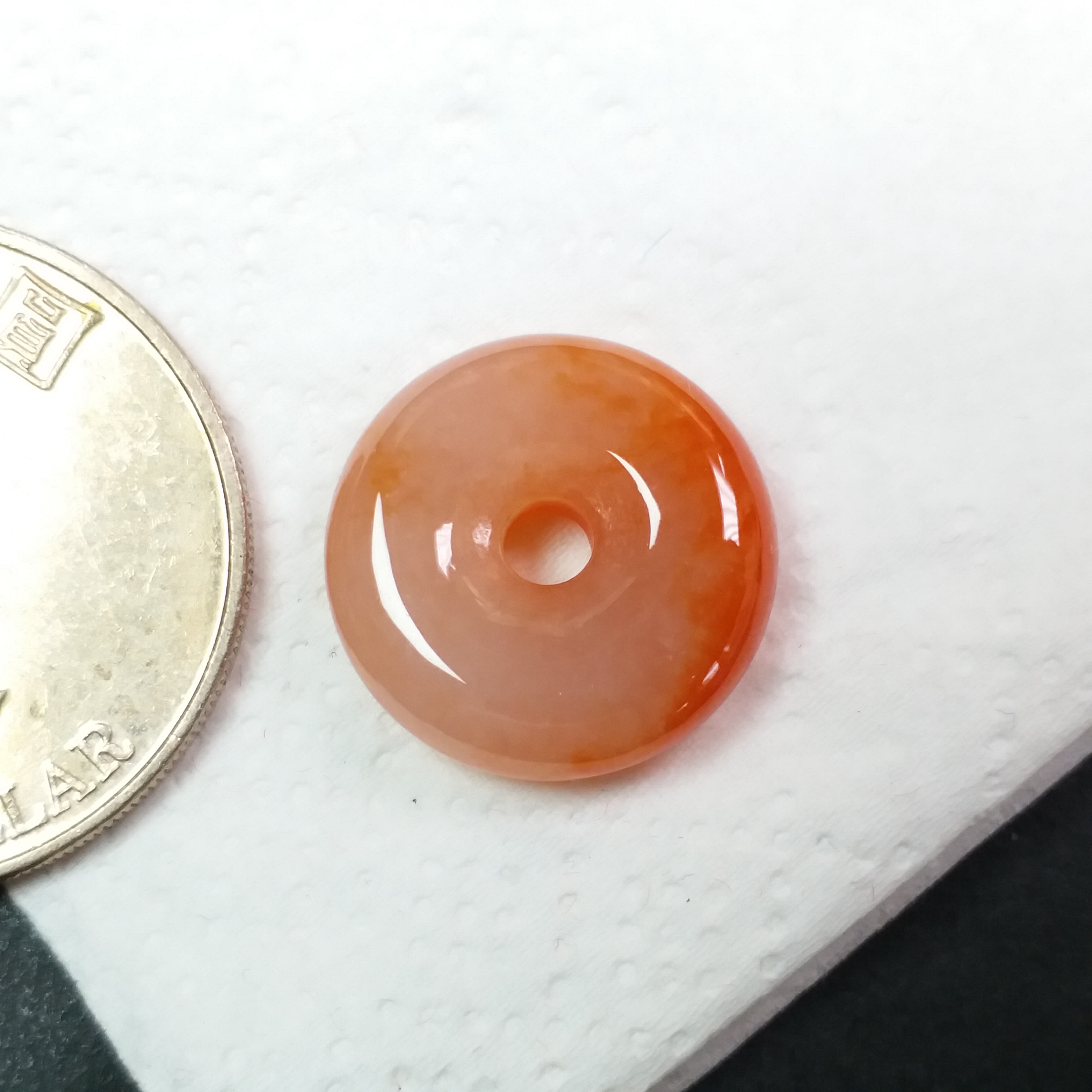 J1827 冰紅白平安扣 (16.7mm直徑)