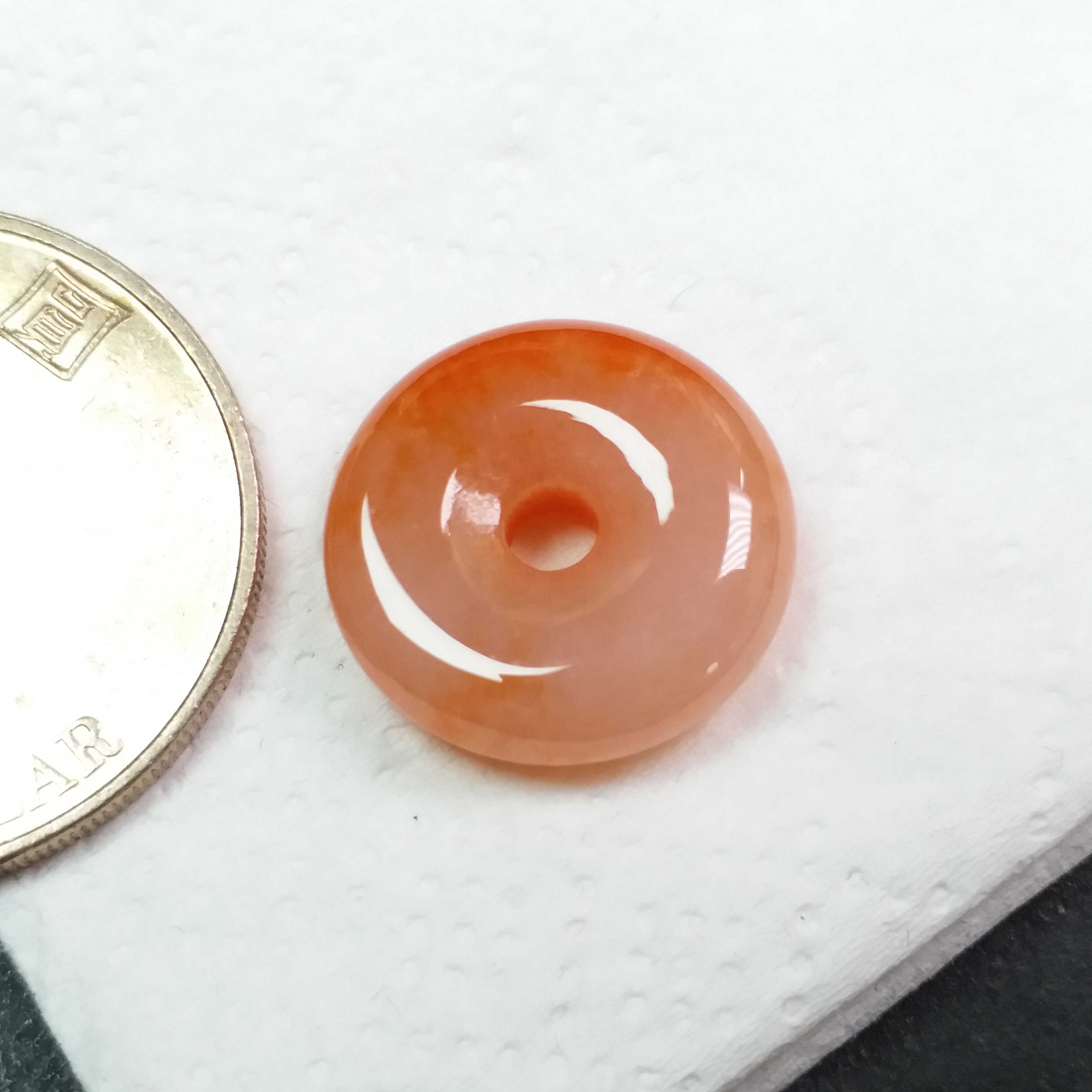 J1827 冰紅白平安扣 (16.7mm直徑)