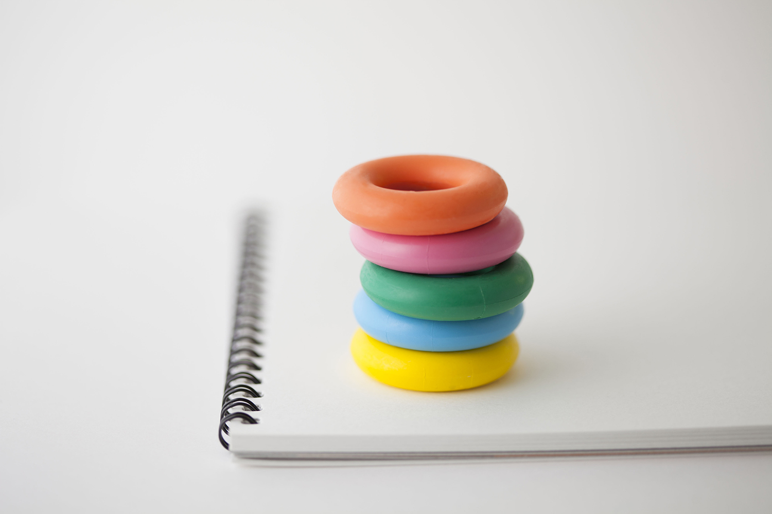 Primomo 普麗貓趣味蠟筆(圓圈型)12色-附橡皮擦